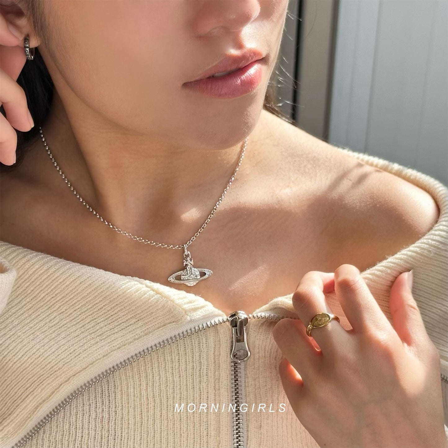 Vivienne Westwood Mini Bas Relief Pendant Necklace 全閃石土星 [BABYMONSTER ASA同款 推薦新手入門 最新太空灰上架!]