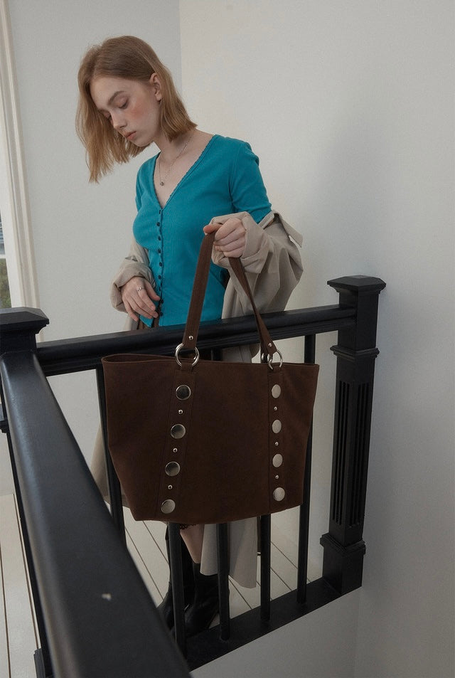 最新韓國選物🇰🇷 Leterie Studded Shoulder Bag 麂皮窩釘單肩袋［Made In Korea🇰🇷 復古鉚釘 大容量率性］