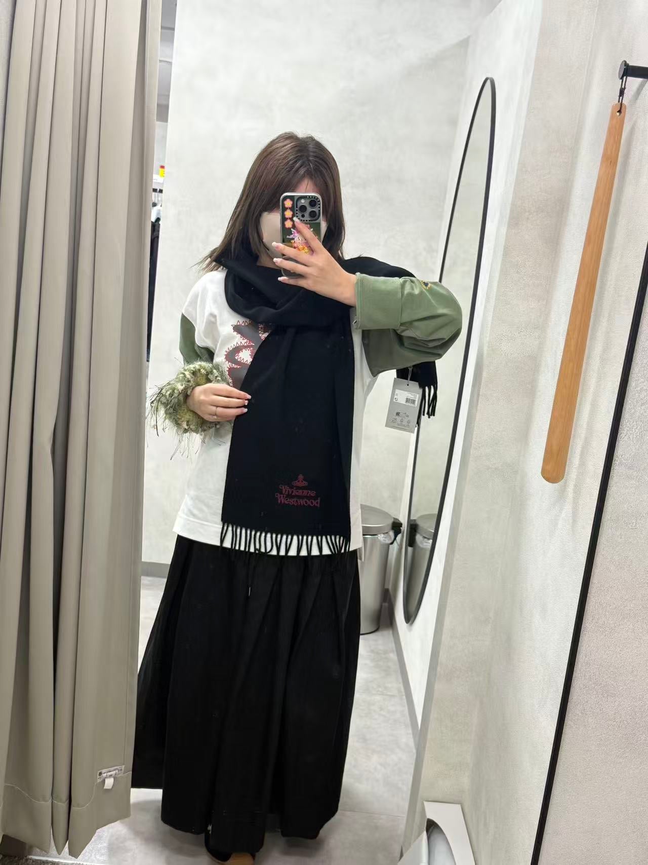 Vivienne Westwood Embroidered Logo Scarf (100% wool) [白色現貨中 日本版 意大利製!]