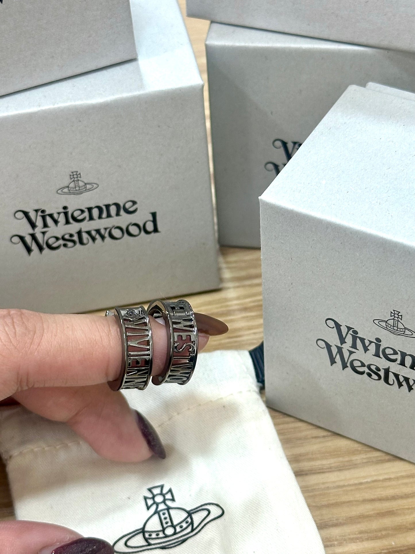 Vivienne Westwood Westminster Earrings 太空灰［最新上架! 型格之選! 限量現貨優惠!］