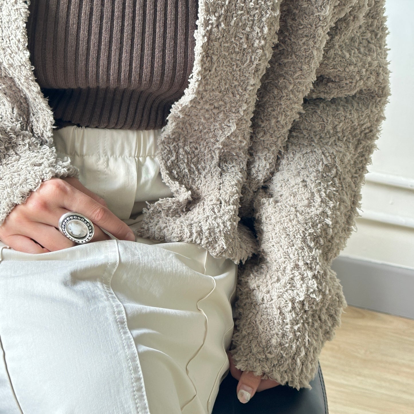 毛毛寬鬆外套 [有色差 實物近似牛油果綠 介意者慎買!!]