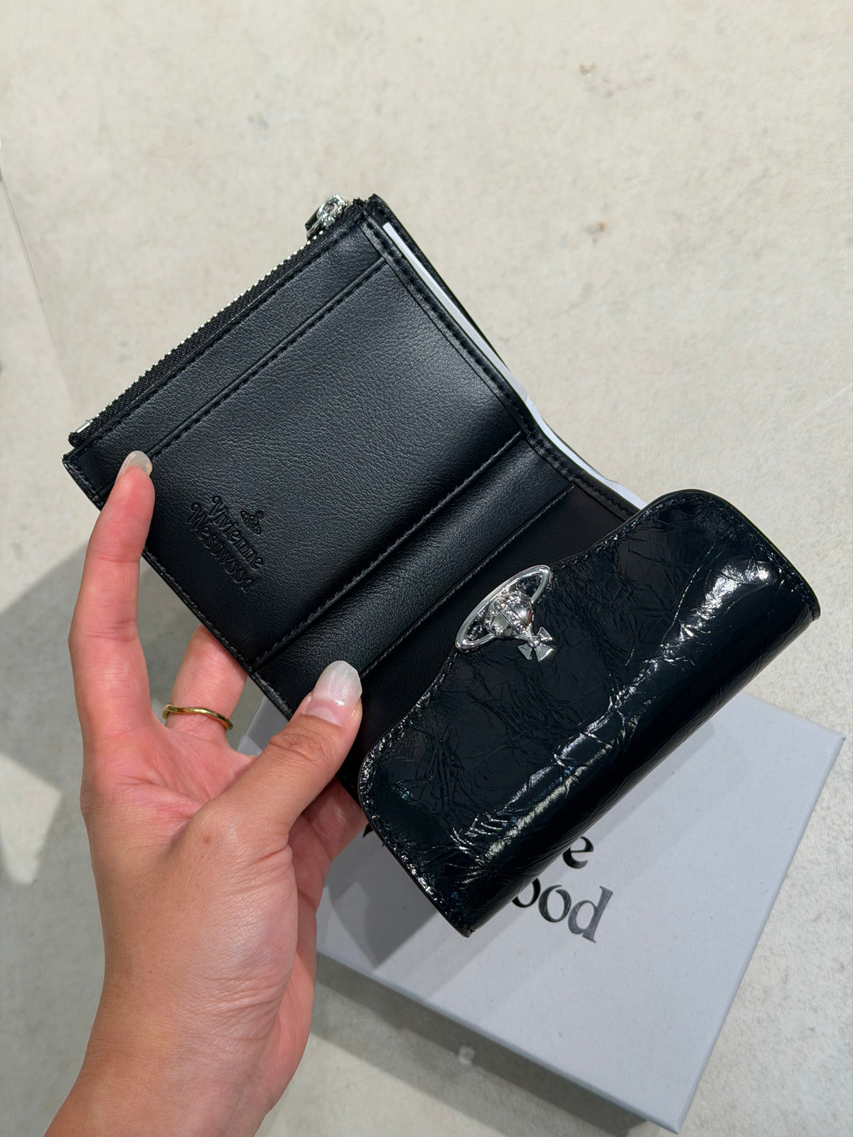 Vivienne Westwood Hunter Flap Wallet 黑色漆皮 [2026最新銀包款式 有齊coins bag紙幣卡位 超實用高性價比!]