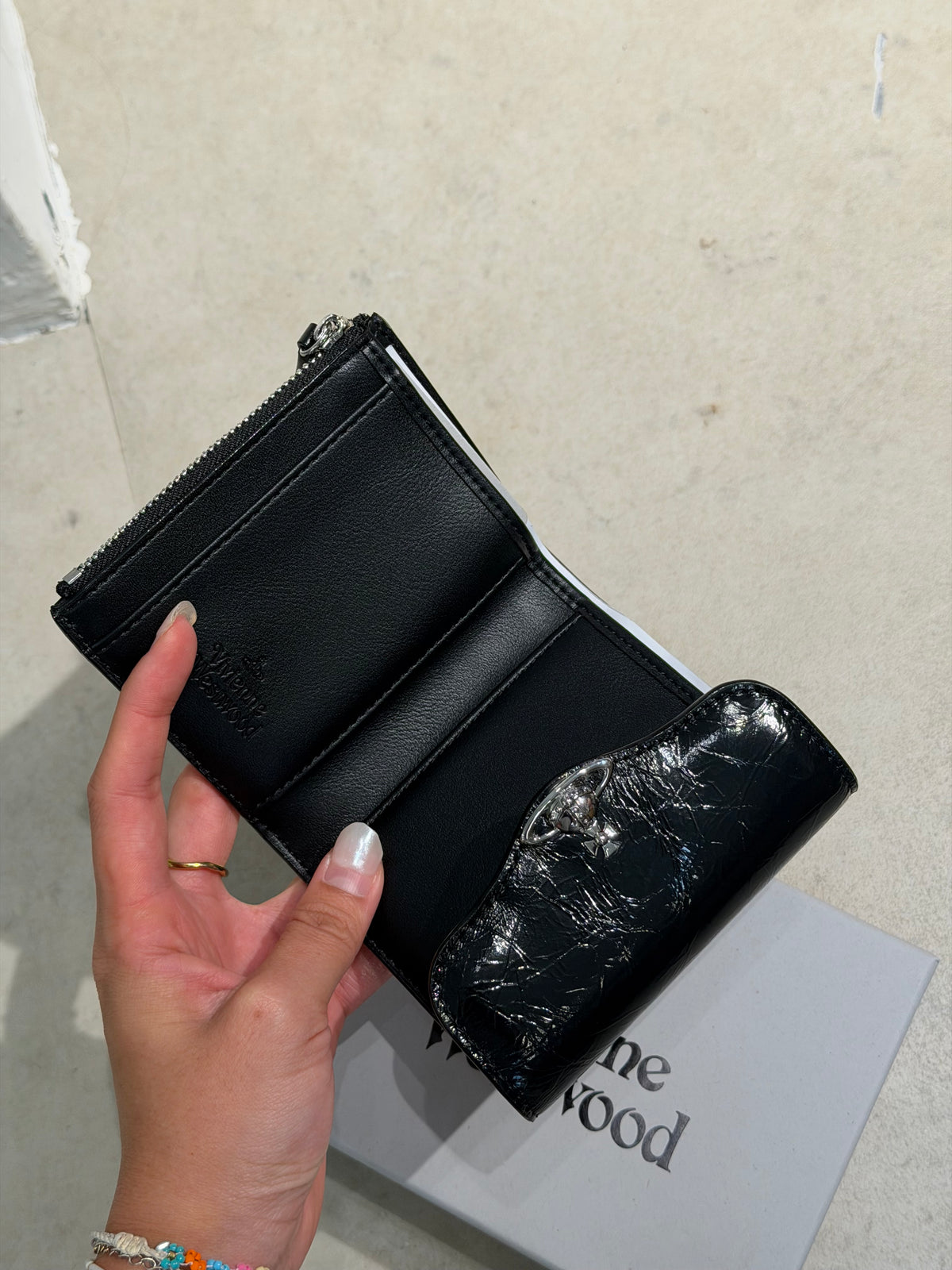 Vivienne Westwood Hunter Flap Wallet 黑色漆皮 [2026最新銀包款式 有齊coins bag紙幣卡位 超實用高性價比!]