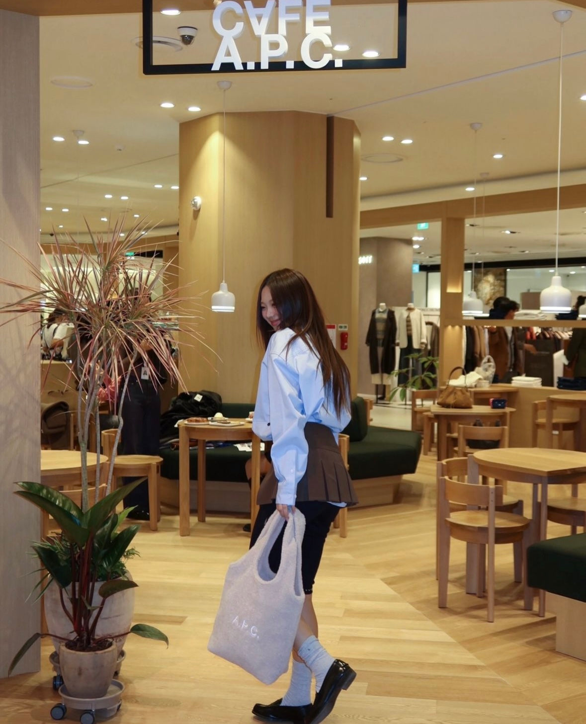 A.P.C. Ninon Tote Bag FLUFFY FUR［FW24最新秋冬毛毛袋!］