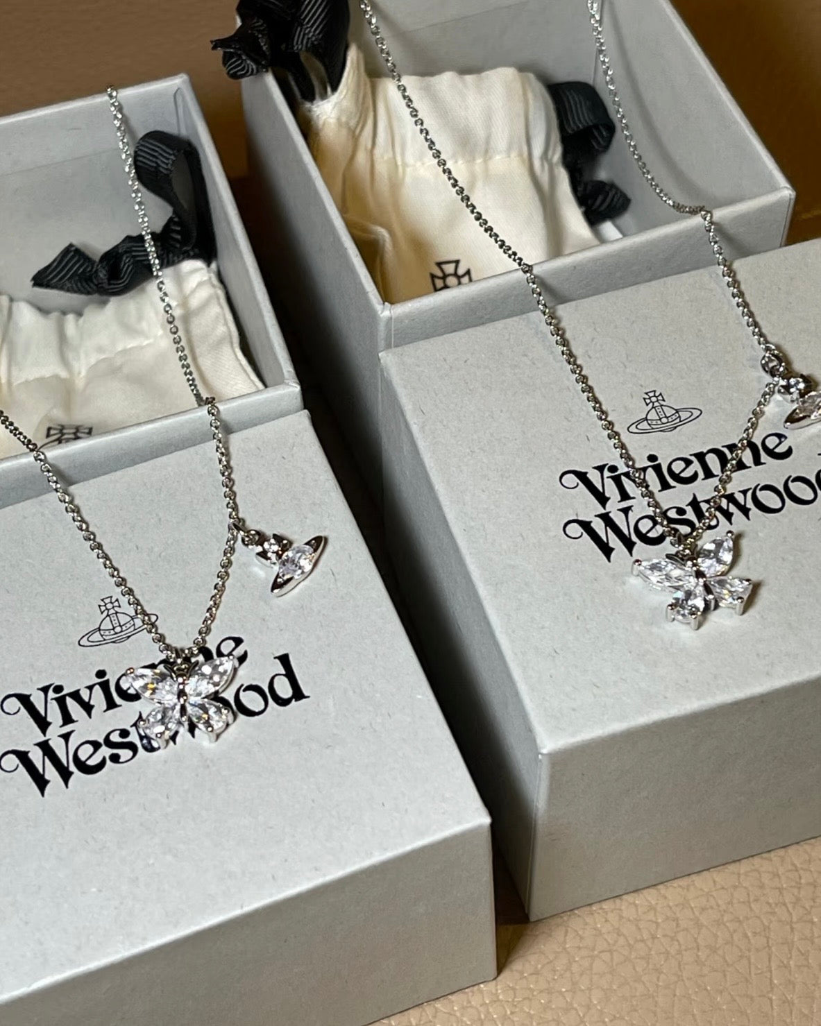 Vivienne Westwood Elianne Necklace 限定蝴蝶星球項鍊 [加價前最後一次優惠 限定爆單款]