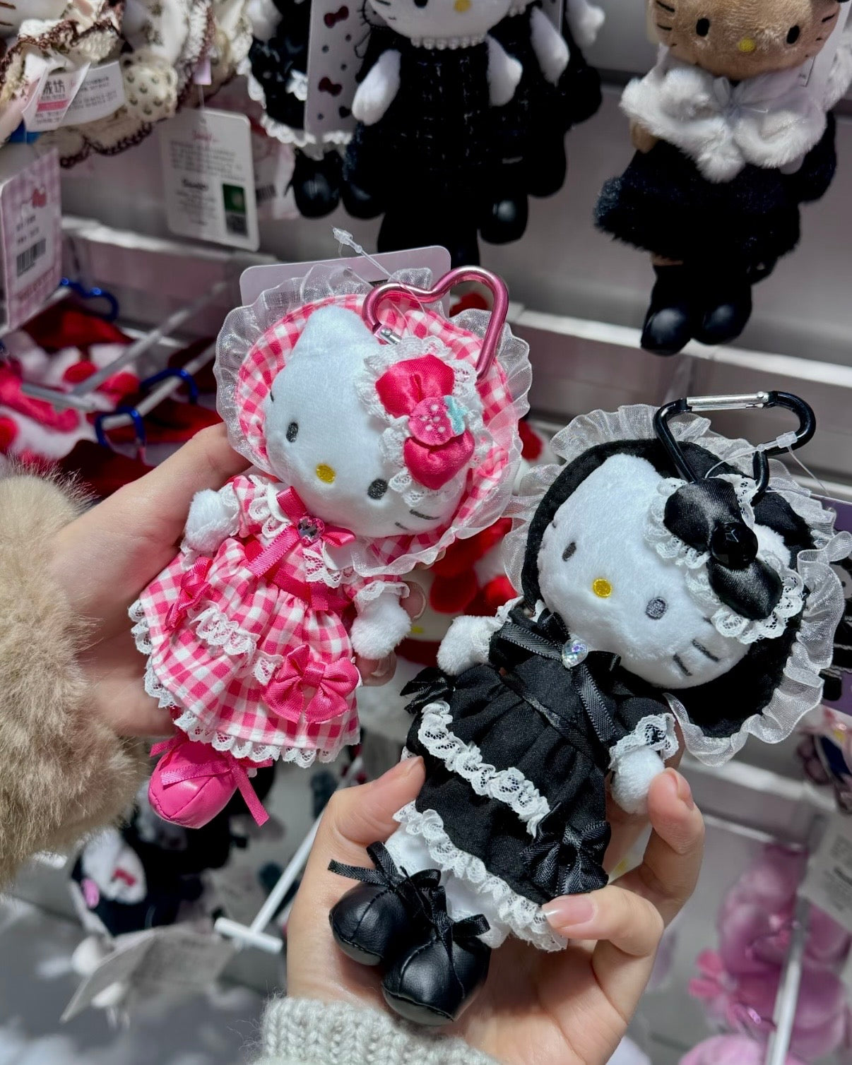 長腿 Hello Kitty 掛飾 𝜗𝜚 日本限定冬天系列 [限時大折扣$119 買2件再免運費 只限順豐站智能櫃]