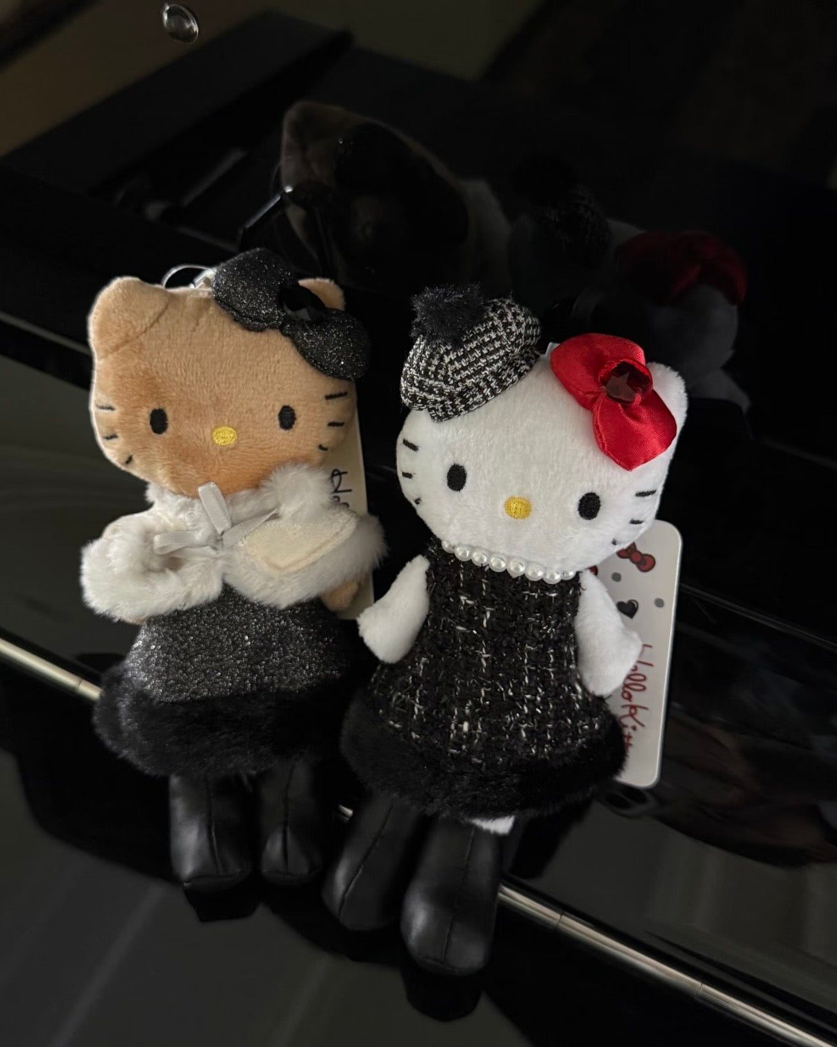 長腿 Hello Kitty 掛飾 𝜗𝜚 日本限定冬天系列 [限時大折扣$119 買2件再免運費 只限順豐站智能櫃]