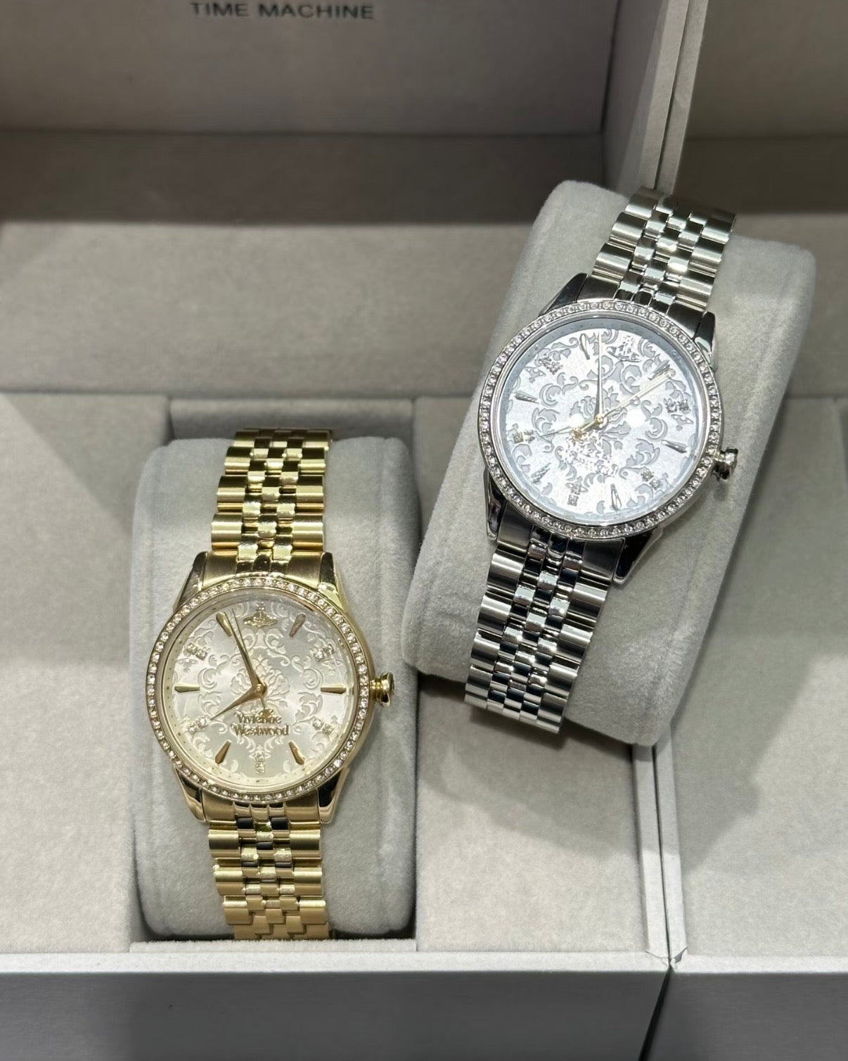 Vivienne Westwood Wallace Watch 32mm  [絕美霧灰藍浮雕限量現貨供應中 旺角門市可試帶]