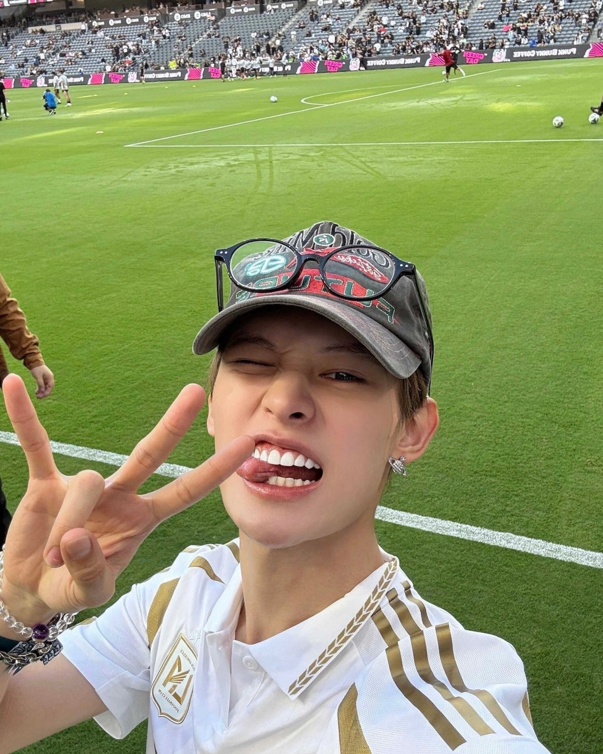 Vivienne Westwood Mini Bas Relief Pendant Earrings  [Cortis同款]