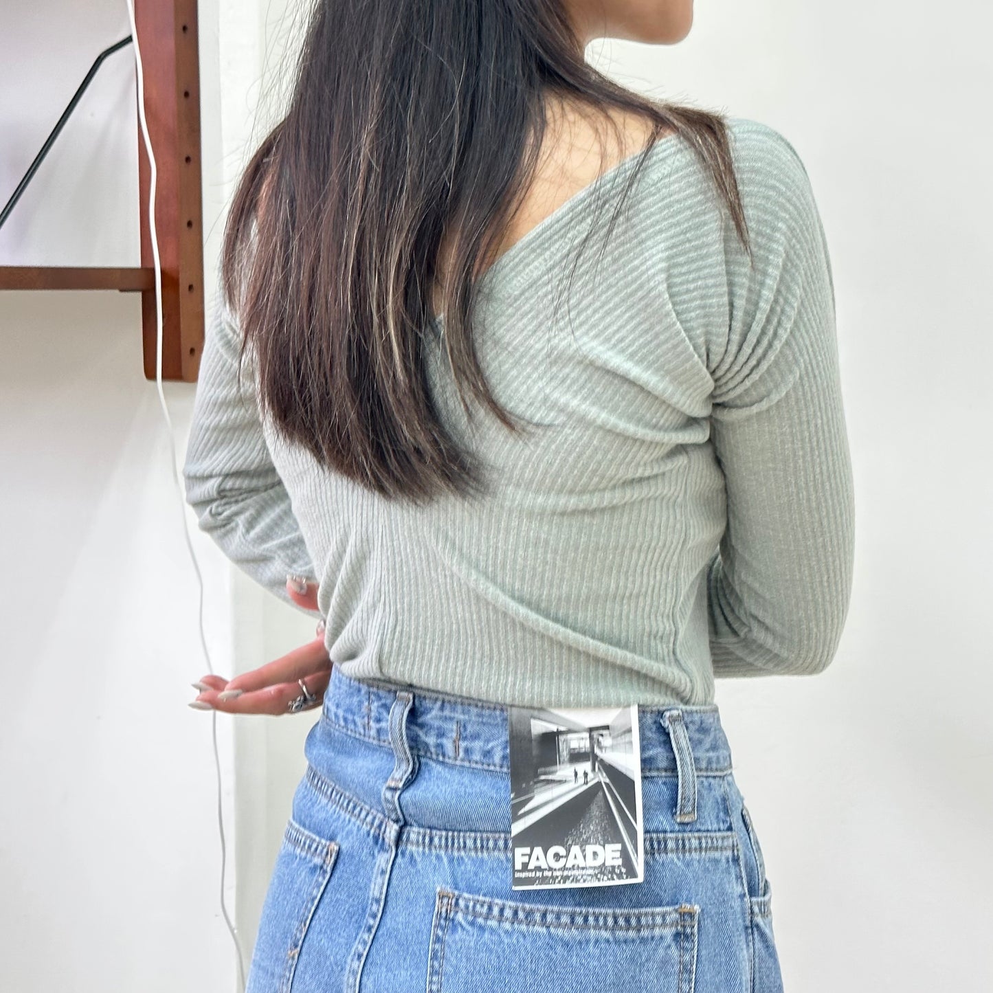 Deep V Off Shoulder Top [門市搬遷清貨限時優惠$99!]