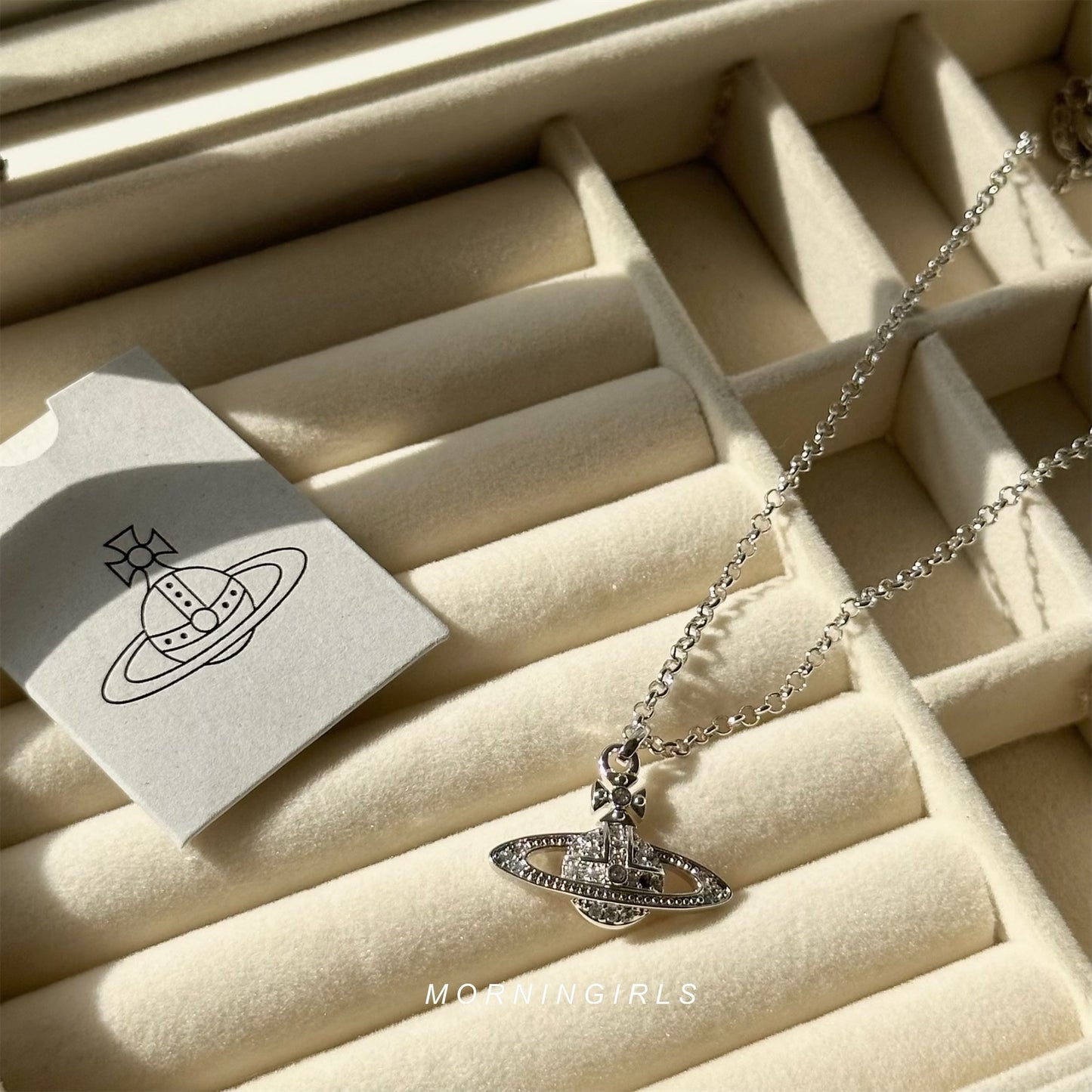 Vivienne Westwood Mini Bas Relief Pendant Necklace 全閃石土星 [BABYMONSTER ASA同款 推薦新手入門 最新太空灰上架!]