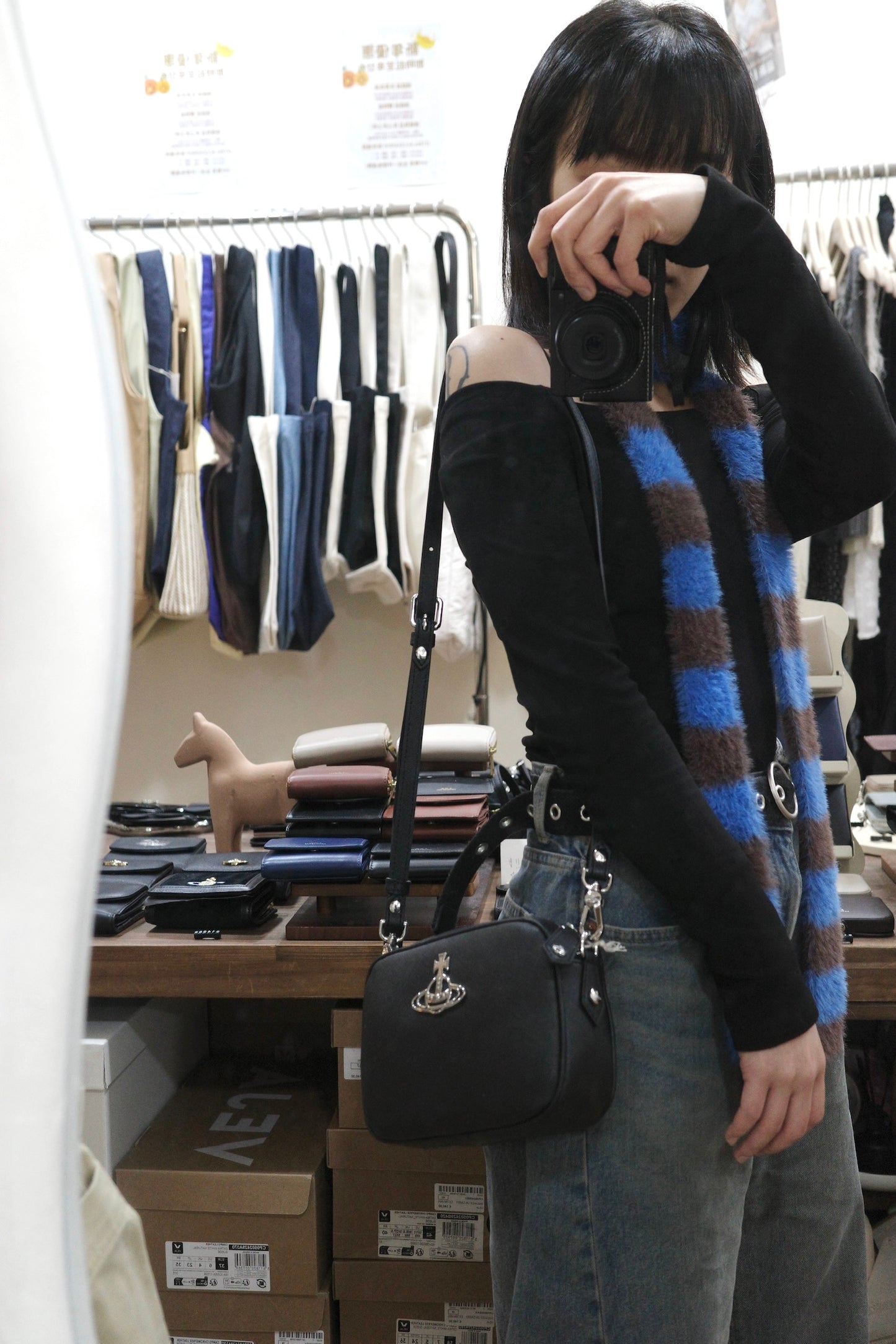 Vivienne Westwood Anna Camera Bag 黑銀十字紋［最新上架! 限時新品優惠中! 中性款式男女可用!］