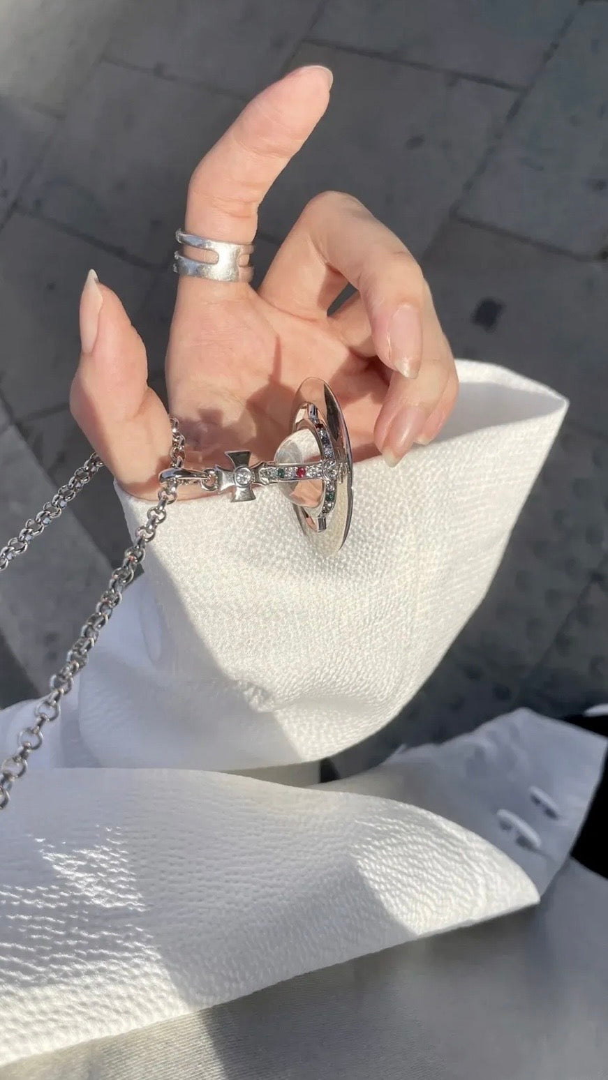 Vivienne Westwood ORB Pendant Crystal Necklace 透明銀色星球 [MEDIUM & LARGE大折扣! 經典熱賣!]