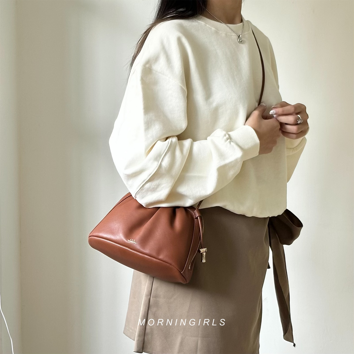 A.P.C. Ninon Drawstring Bag [大容量漆皮黑優惠中]