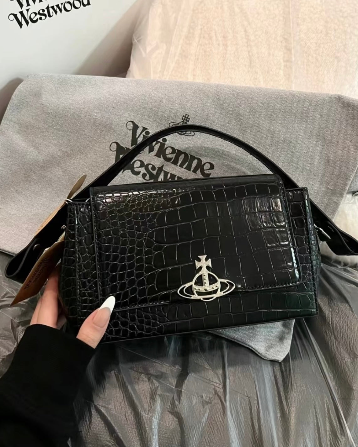 Vivienne Westwood Hazel Handbag 黑色鱷魚皮 [令面大格已停產! 2個size只剩最後微預量訂限額 完售下架轉新版!]