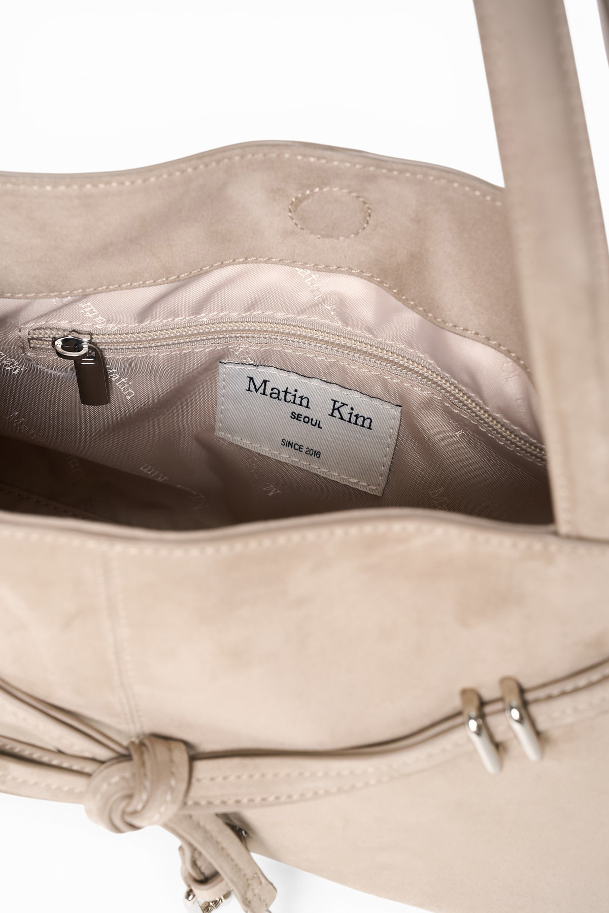 最新韓國選物🇰🇷 Matin Kim Drop Tail Mellow Shoulder Bag 垂墜綁繩法棍袋［復古俐落 盡顯慵懶美學！］