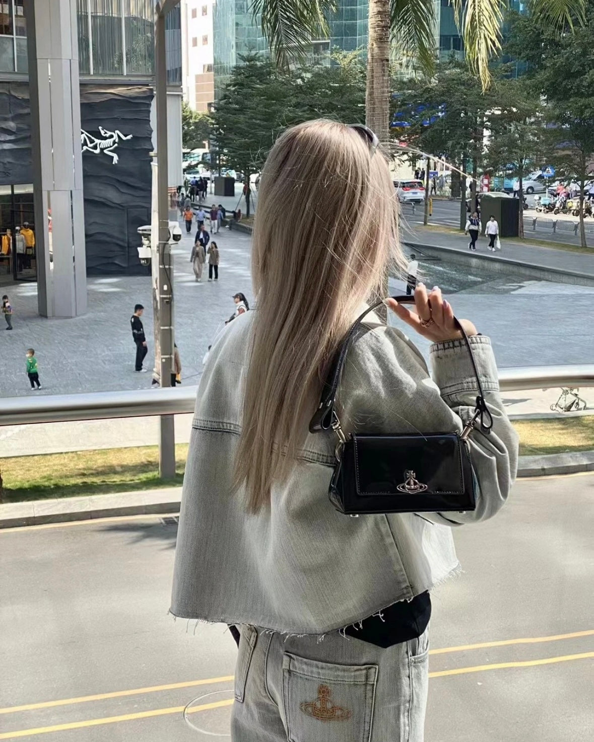 Vivienne Westwood Hazel Handbag 漆皮黑 [MEDIUM限量現貨大折扣中!]