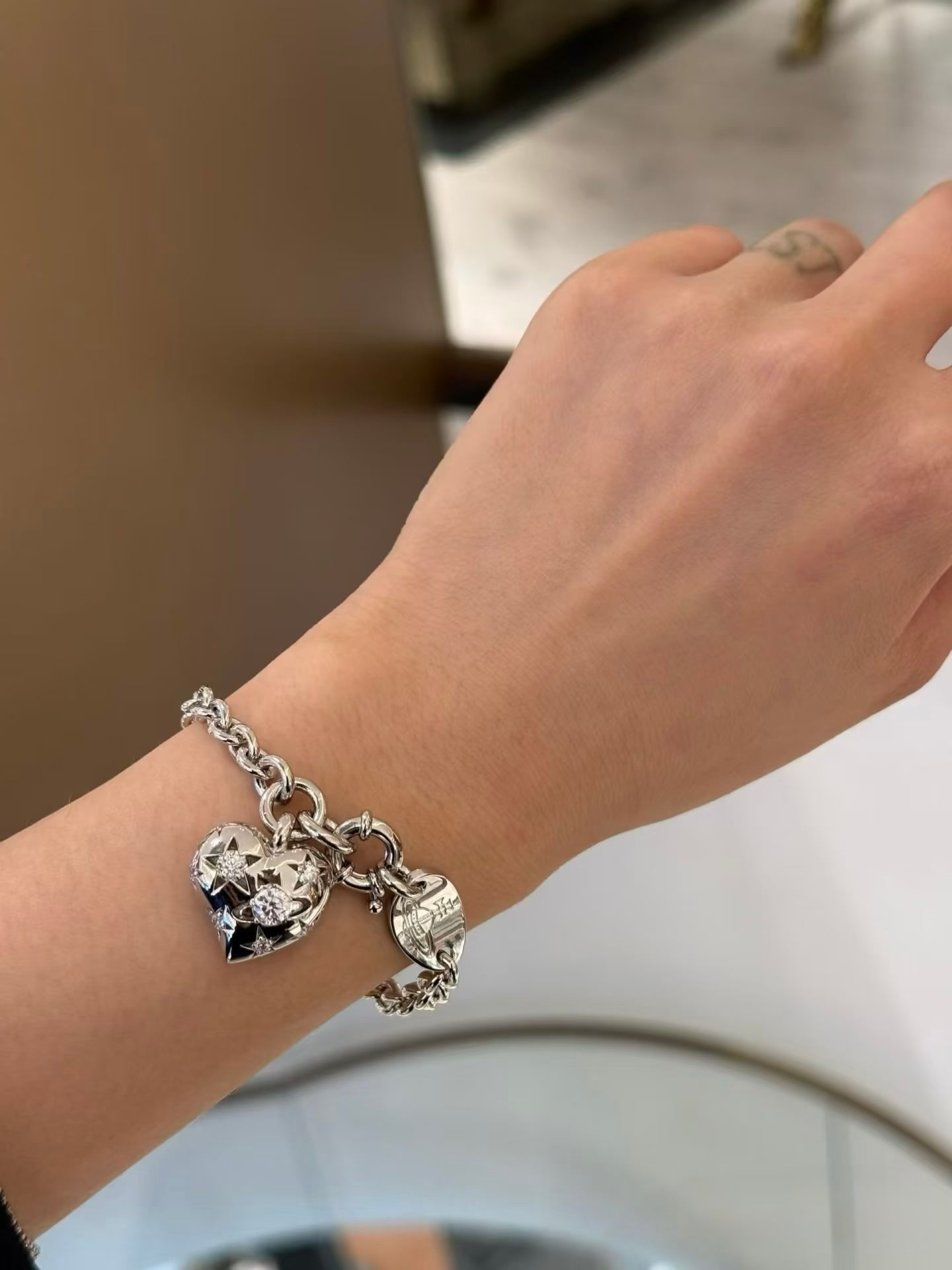 Vivienne Westwood Lee Bracelet 超美閃石立體心心星球［手鏈超限量上架］