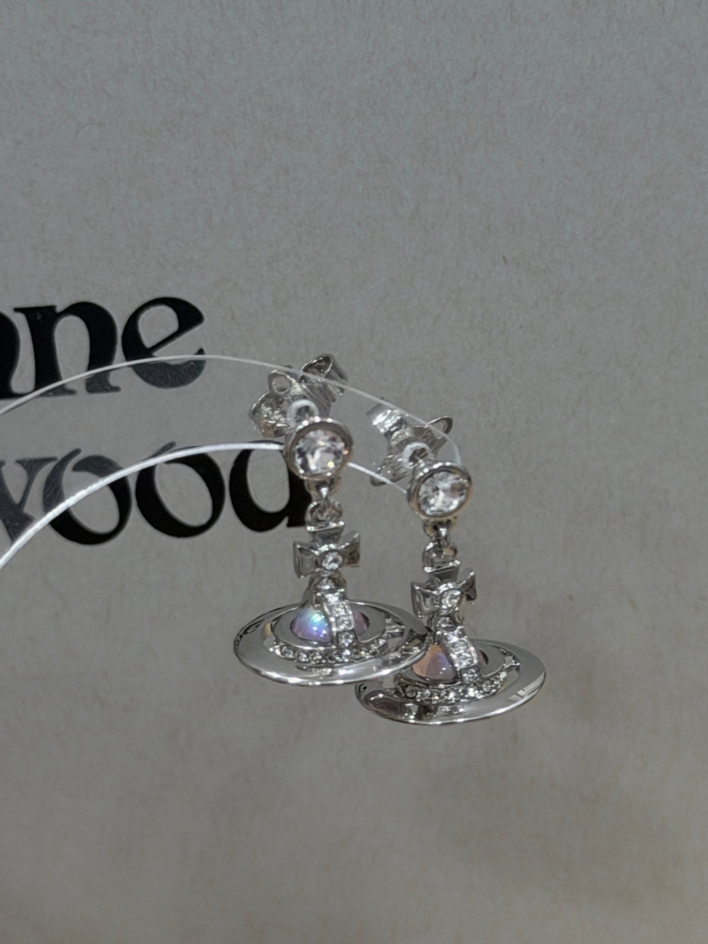 Vivienne Westwood ORB Pendant Crystal Necklace 鐳射幻彩限定色 [限時一件即減$50 結帳時會自動顯示優惠 12/1星期一晚上準時截單 全套現貨發售中 機會難得!]