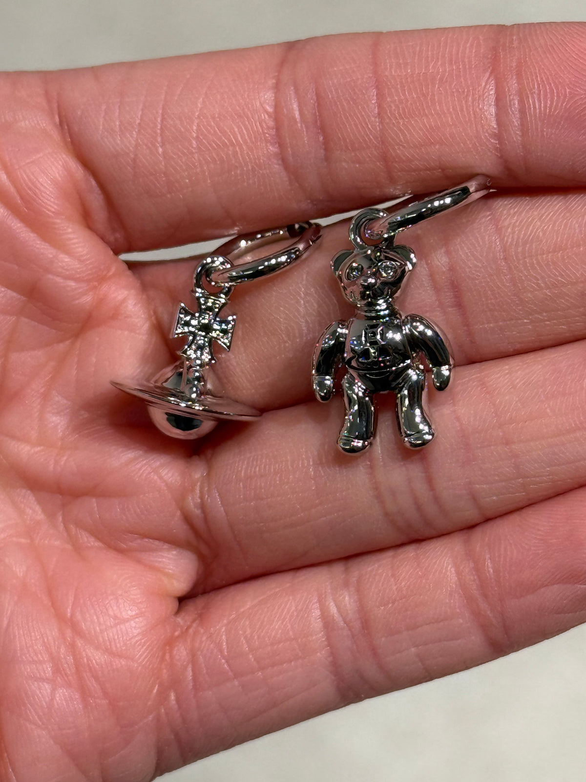 Vivienne Westwood Ruby Small Hoop Earrings 小熊星球鴛鴦吊墜耳環 [2026年最新限定款]