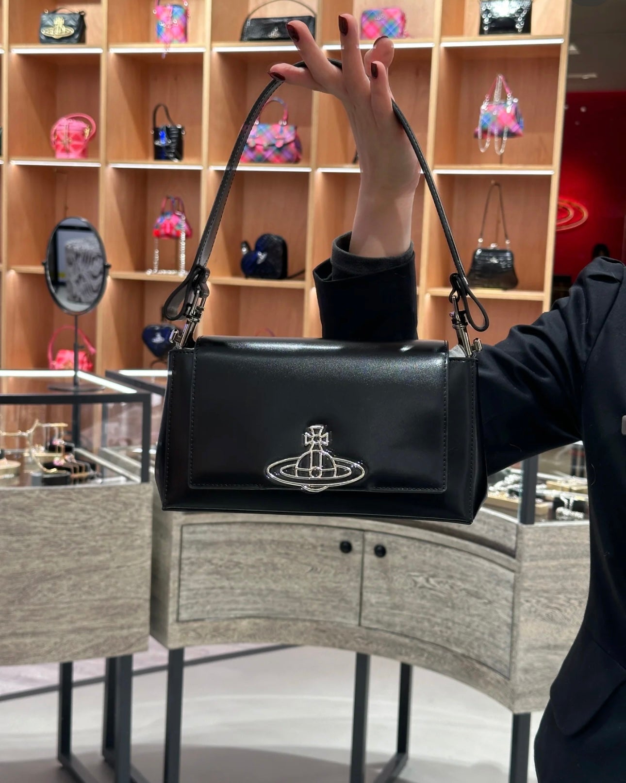 Vivienne Westwood Hazel Handbag SS25春季最新啞黑色 100%小牛皮