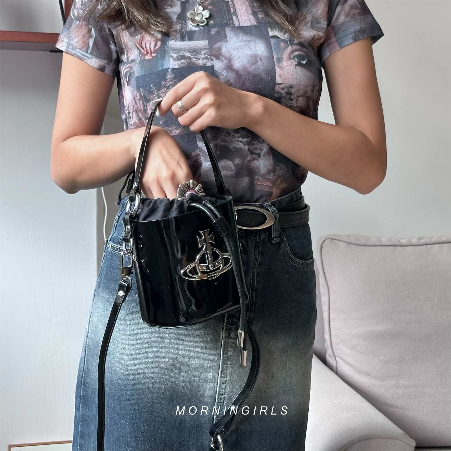 Vivienne Westwood Daisy Small Drawstring Bucket Bag 黑色漆皮