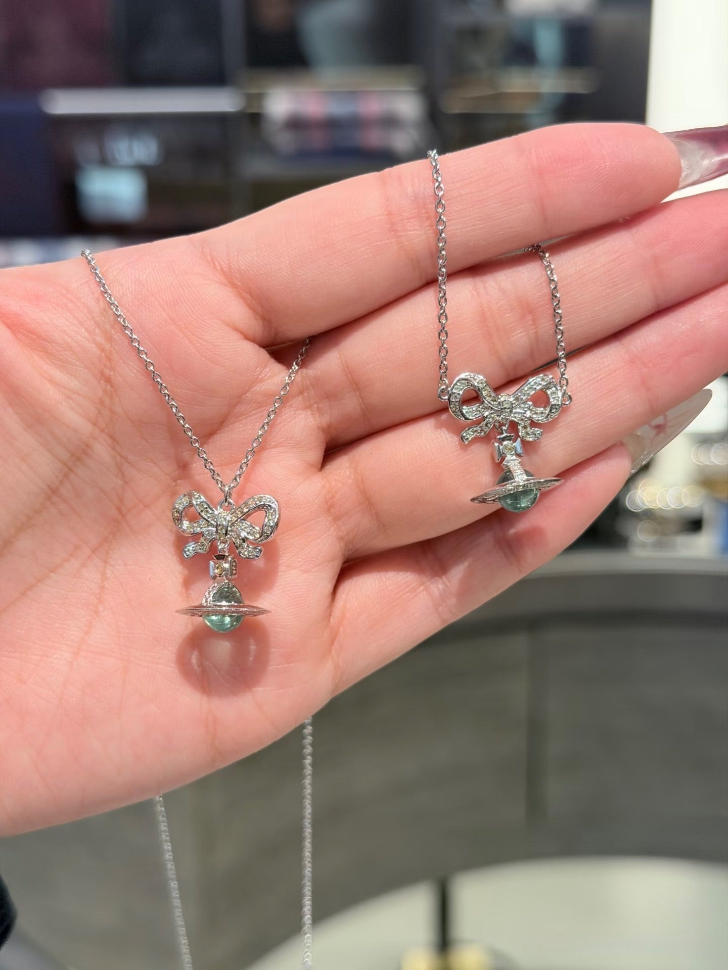 Vivienne Westwood Octavie Pendant Necklace 蝴蝶結星球 100%純銀最熱賣 [冰川藍震撼回歸! IVE直井怜同款]
