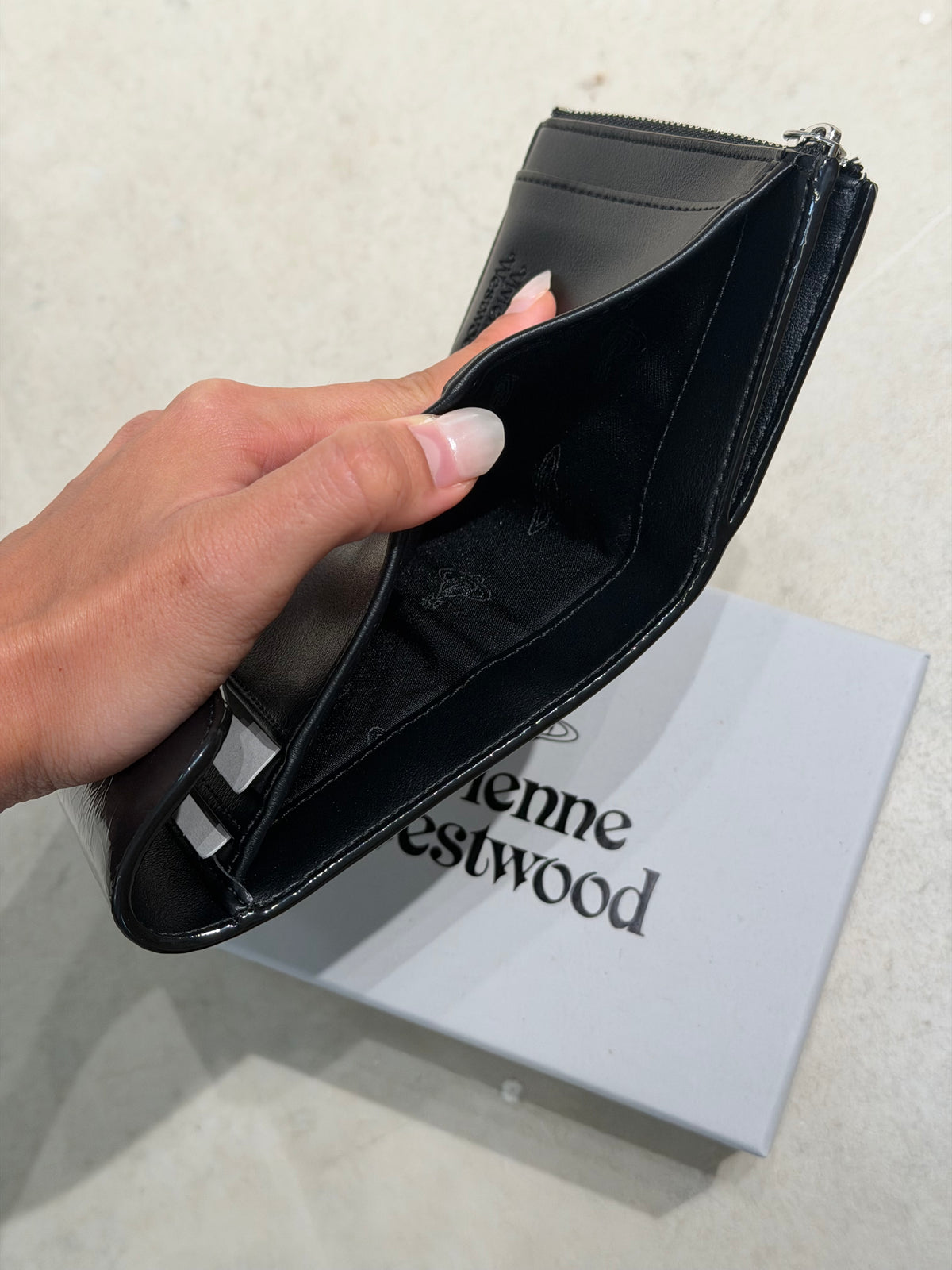 Vivienne Westwood Hunter Flap Wallet 黑色漆皮 [2026最新銀包款式 有齊coins bag紙幣卡位 超實用高性價比!]