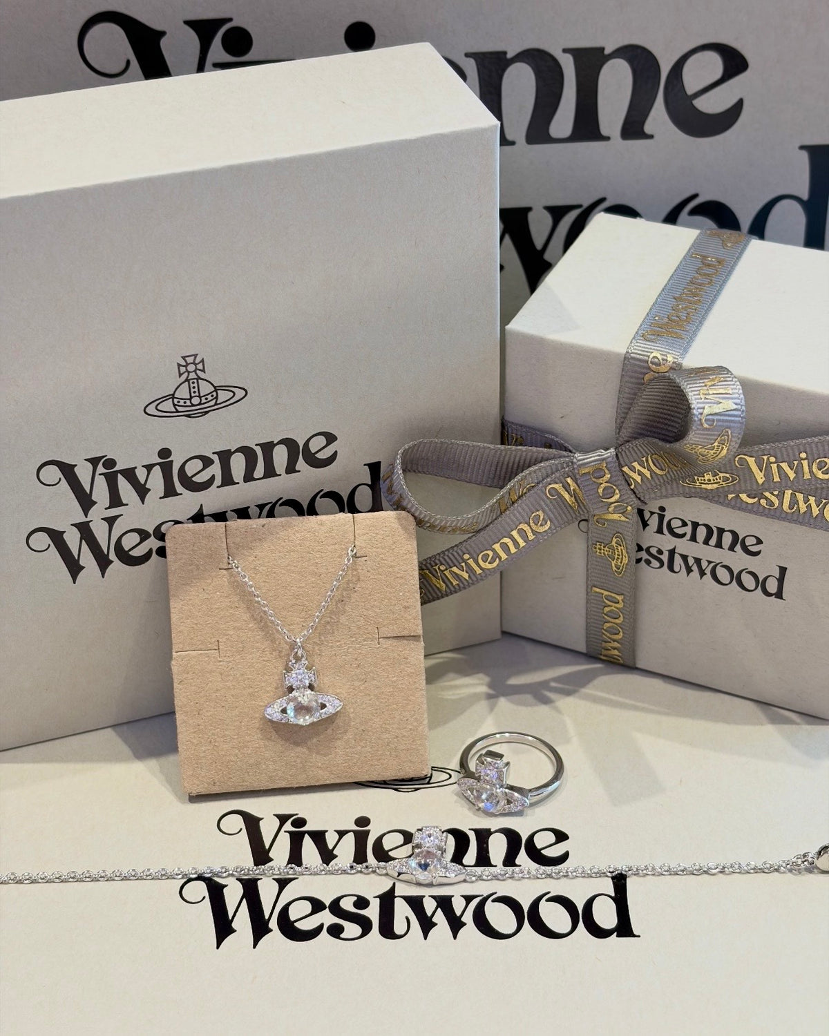 Vivienne Westwood Ondina Pendant Necklace[最新清透顯白玻璃珠]