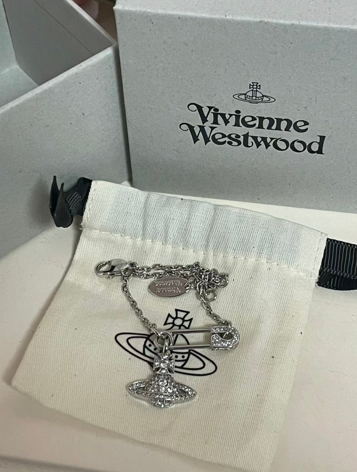 Vivienne Westwood Lucrece Orb Bracelet 扣針閃鑽手鏈🧷