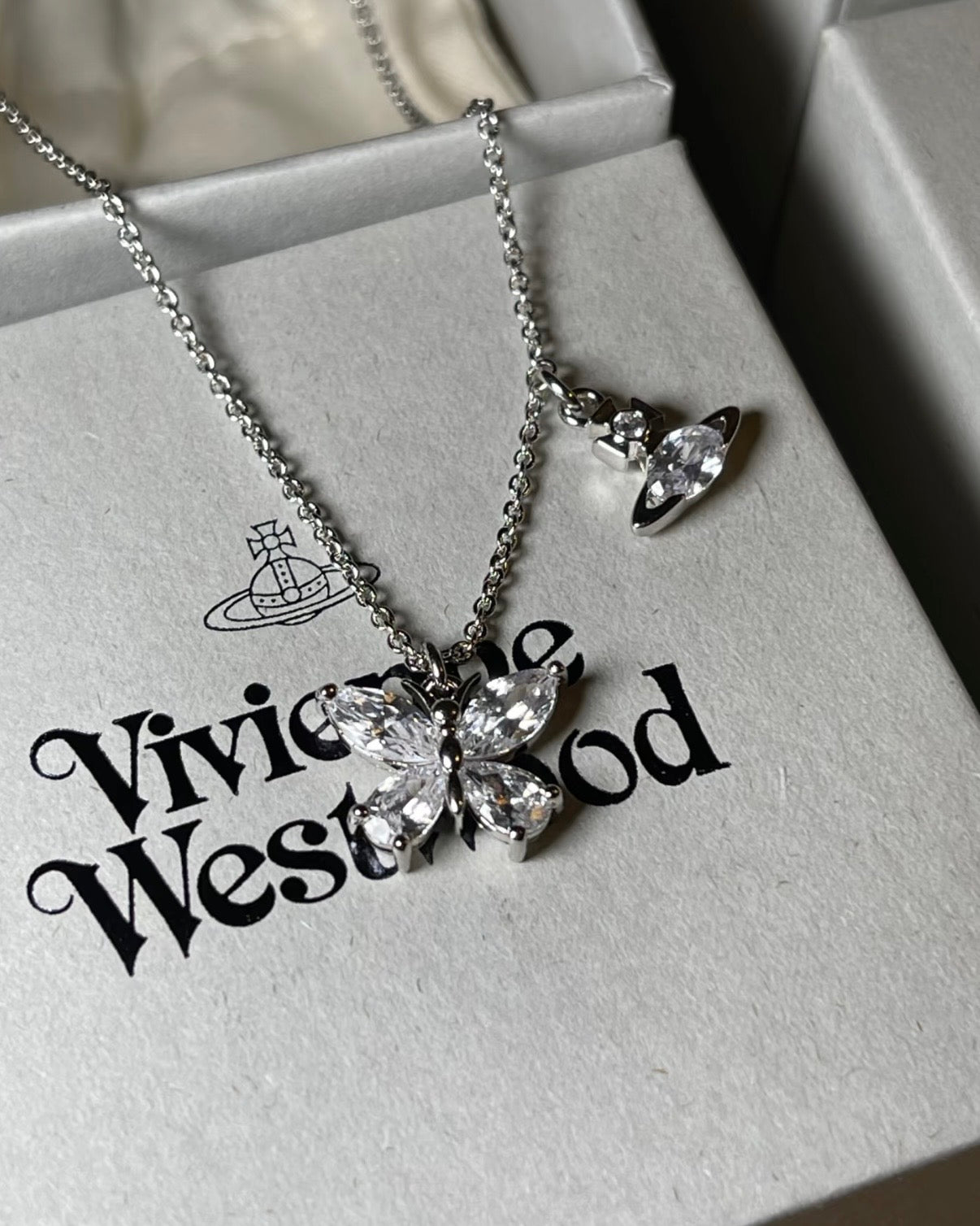 Vivienne Westwood Elianne Necklace 限定蝴蝶星球項鍊 [加價前最後一次優惠 限定爆單款]