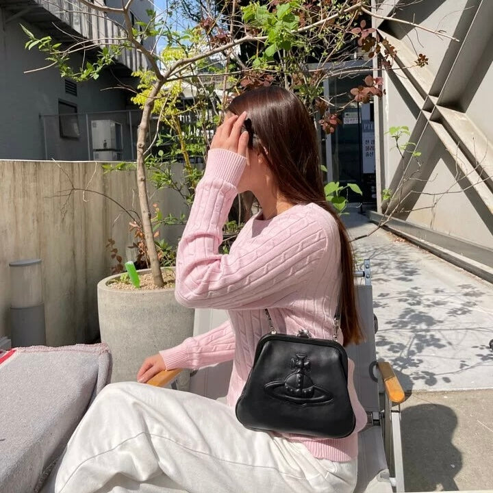 Vivienne Westwood Chelsea Vivienne's Clutch Bag 經典真牛皮  [雙11折上折 JENNIE同款!]