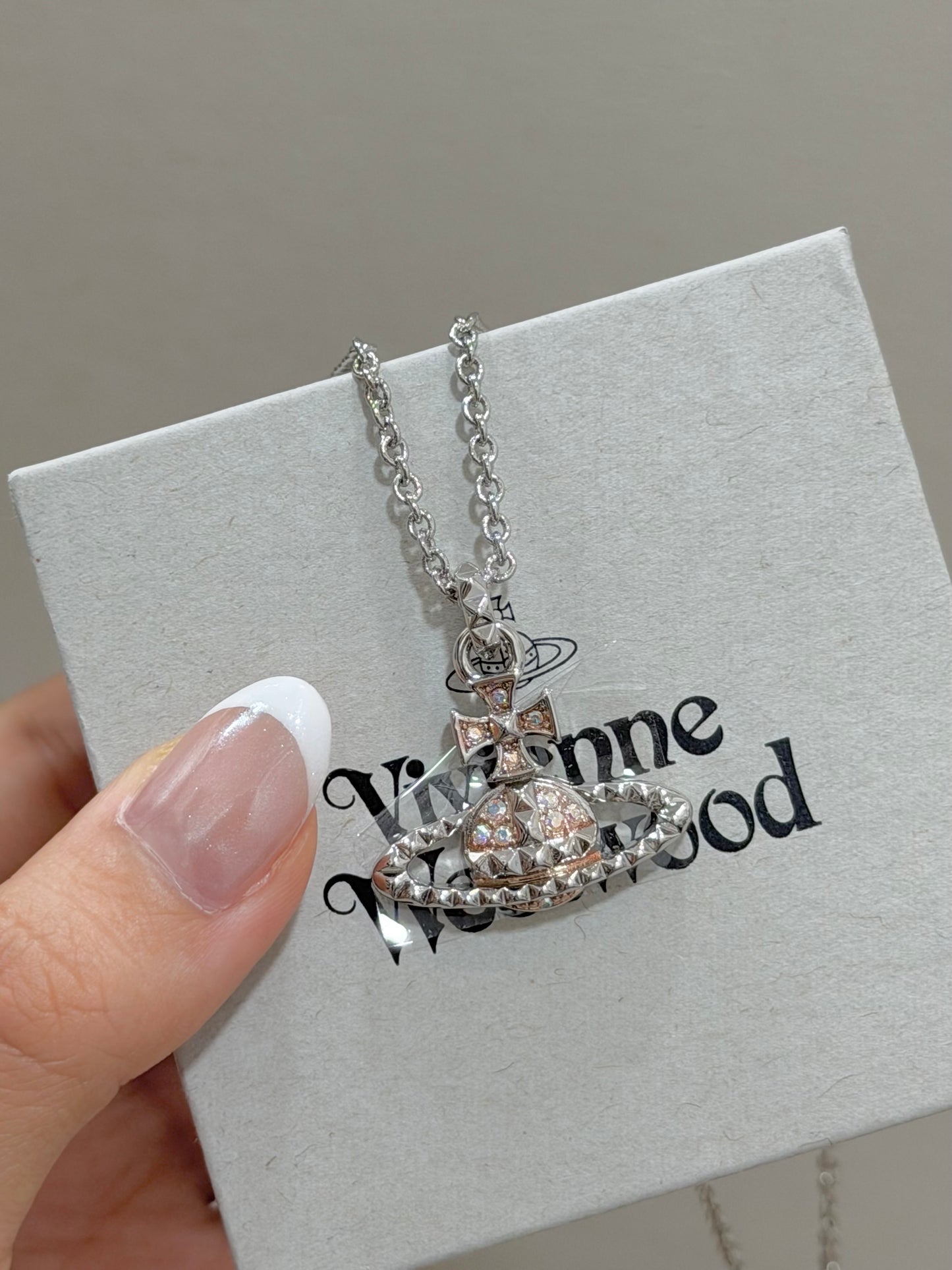 Vivienne Westwood Mayfair Orb Necklace 鉚釘土星 [2026最新夏日限定粉橙色上架! Babymoster Rami同款 新手入門推薦]