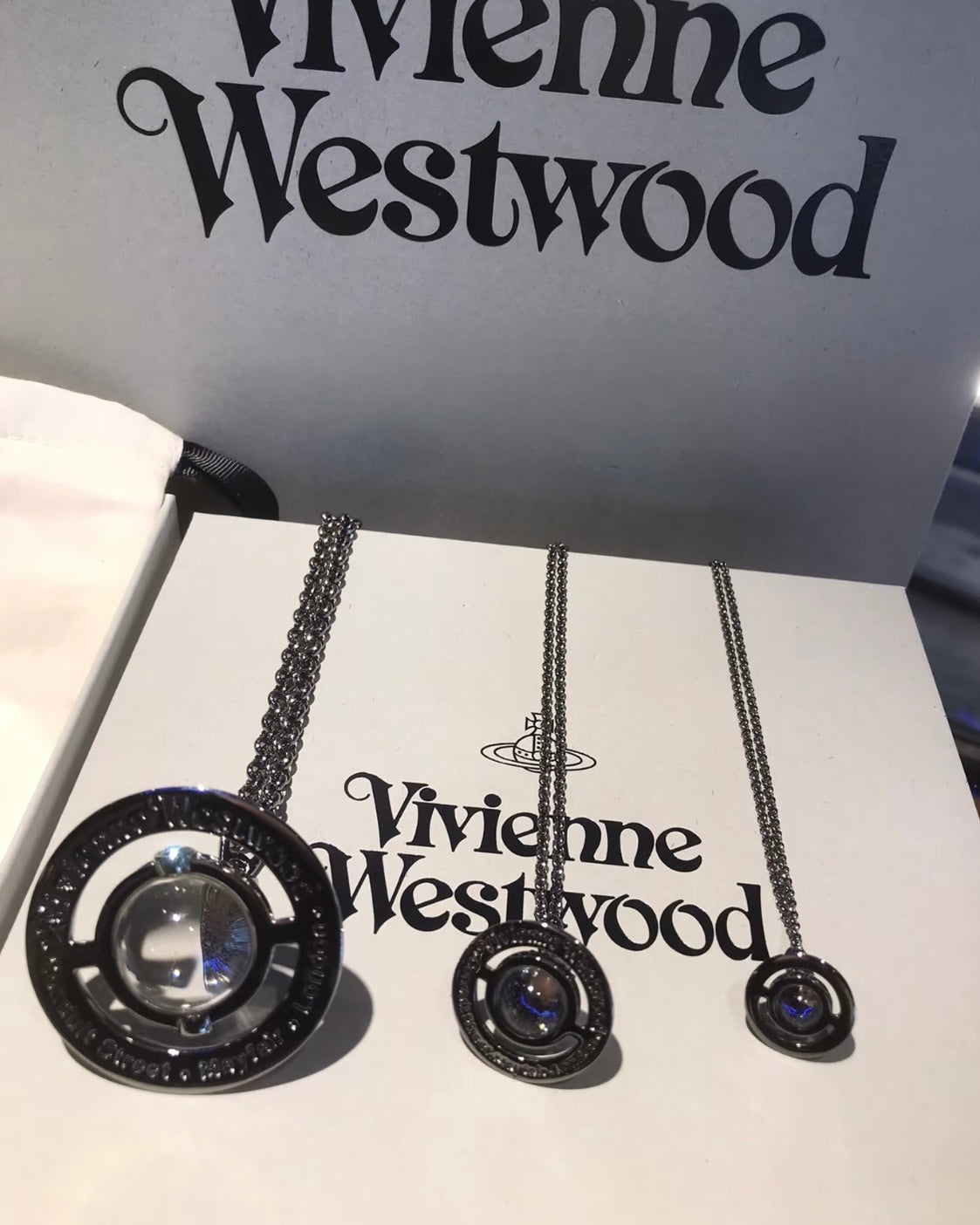 Vivienne Westwood ORB Pendant Crystal Necklace 太空灰星球 [最新上架!]