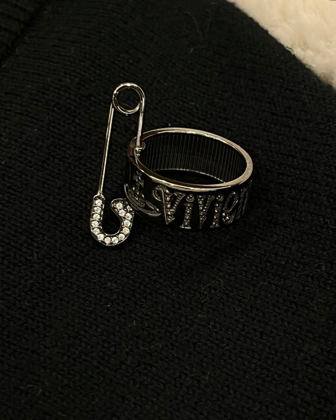 Vivienne Westwood Vernon Ring 超型格別針戒指 [最新上架!]
