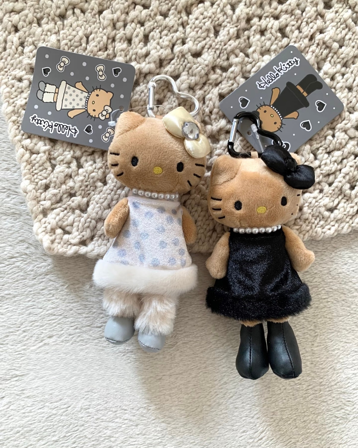長腿 Hello Kitty 掛飾 𝜗𝜚 日本限定冬天系列 [限時大折扣$119 買2件再免運費 只限順豐站智能櫃]
