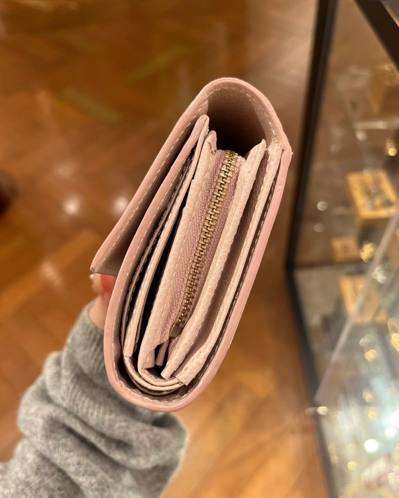 Vivienne Westwood 日本限定2025最新軟身荔枝皮 拉鏈多層大銀包 最新內格設計 [內置拉鍊coins bag+多卡位+雙層紙幣位]