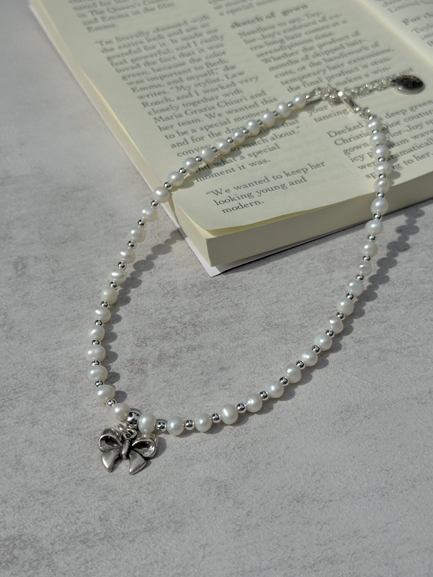 Otro Accesorio X Morningirls 首度聯乘自家製頸鏈 - Mini Bow Pearl Choker