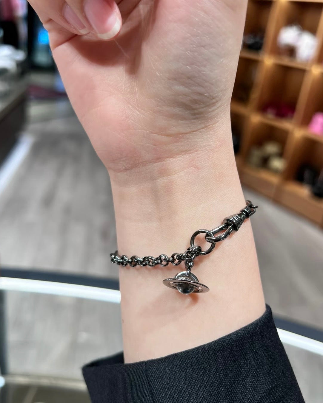 Vivienne Westwood Orb Pendant Crystal Bracelet 星球手鏈 [太空灰現貨優惠中!]