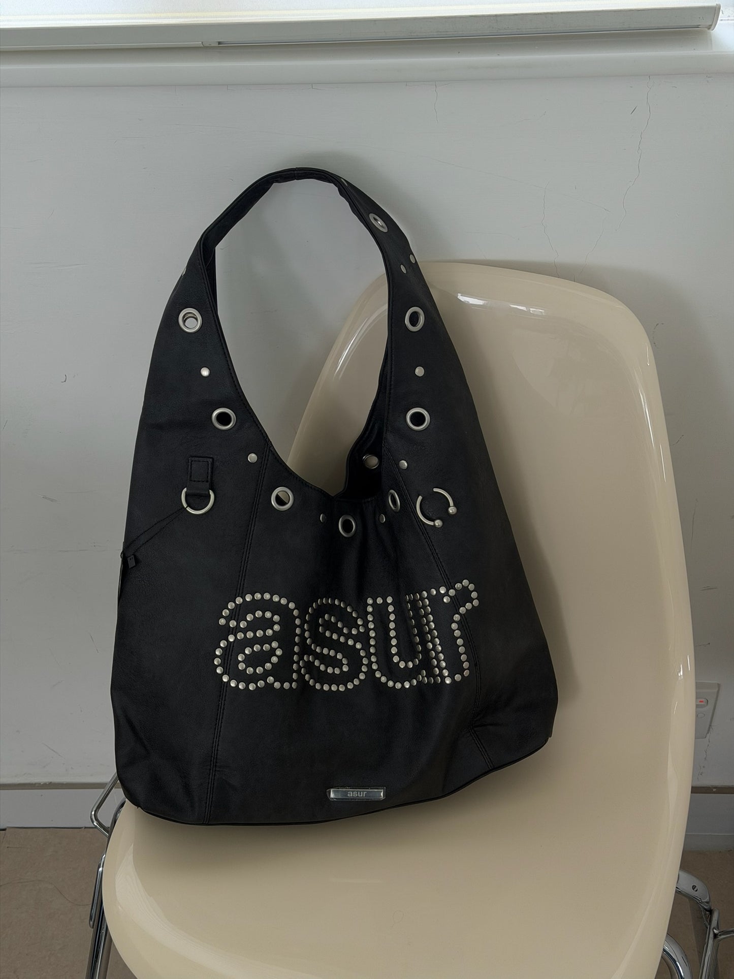 Asur Crash Eyelet 最新韓國選物🇰🇷窩釘經典Logo單肩袋［工業風型格率性大袋 超推薦必入!］