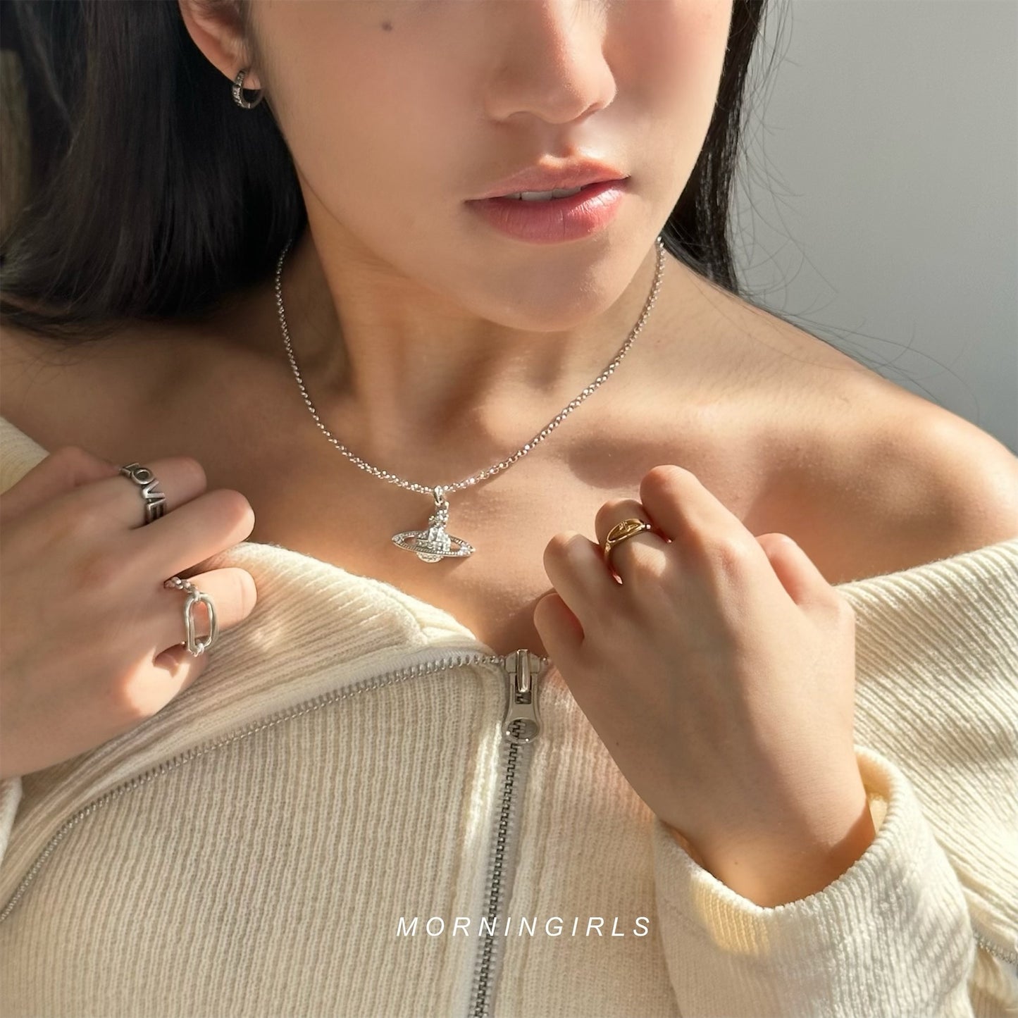 Vivienne Westwood Mini Bas Relief Pendant Necklace 全閃石土星 [BABYMONSTER ASA同款 推薦新手入門 最新太空灰上架!]