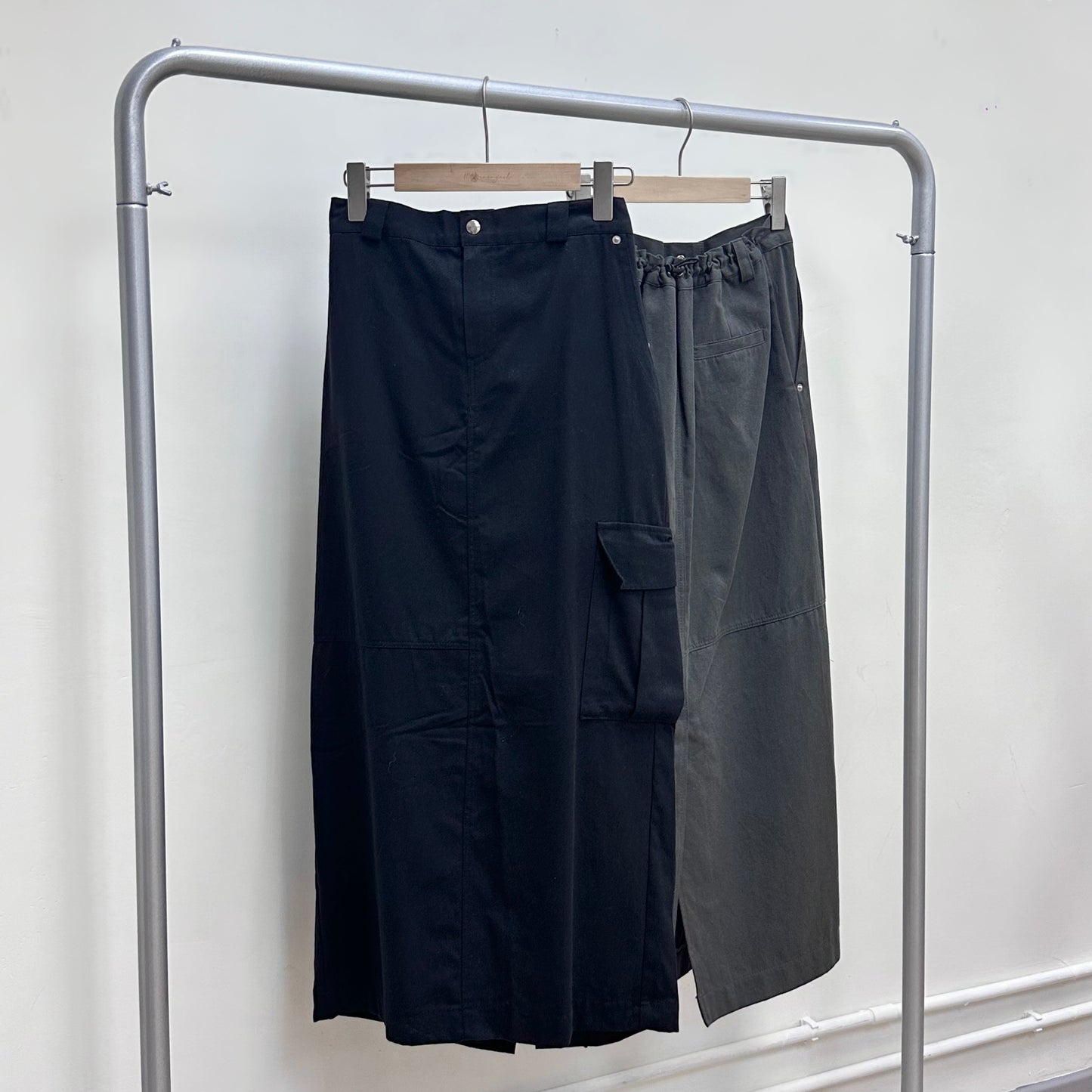 半橡筋後開叉工裝裙 [門市搬遷清貨限時優惠$199!]