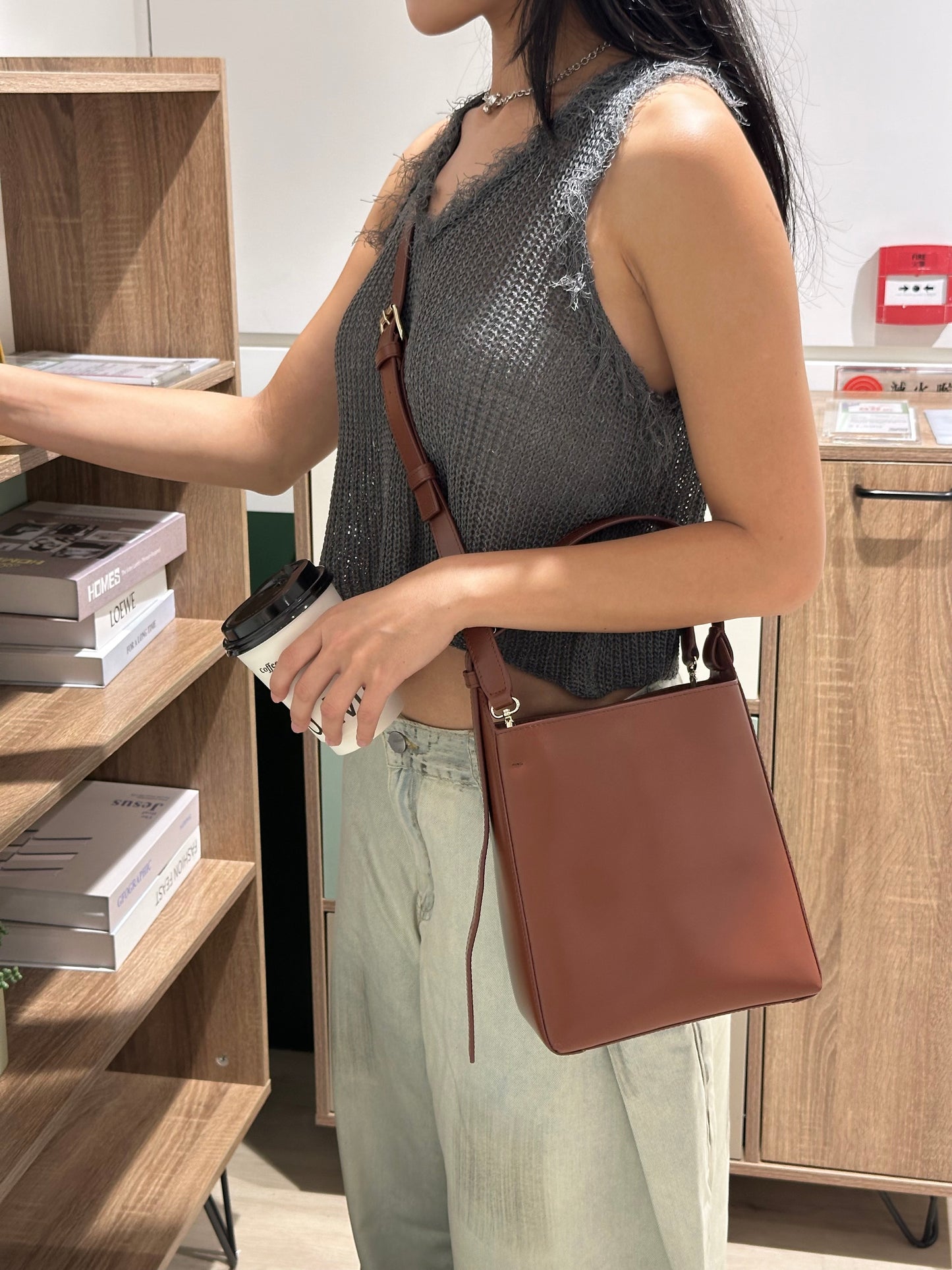 A.P.C. Virginie Bucket Bag 水桶袋 [SMALL]［復古啡最後一個現貨優惠中!]