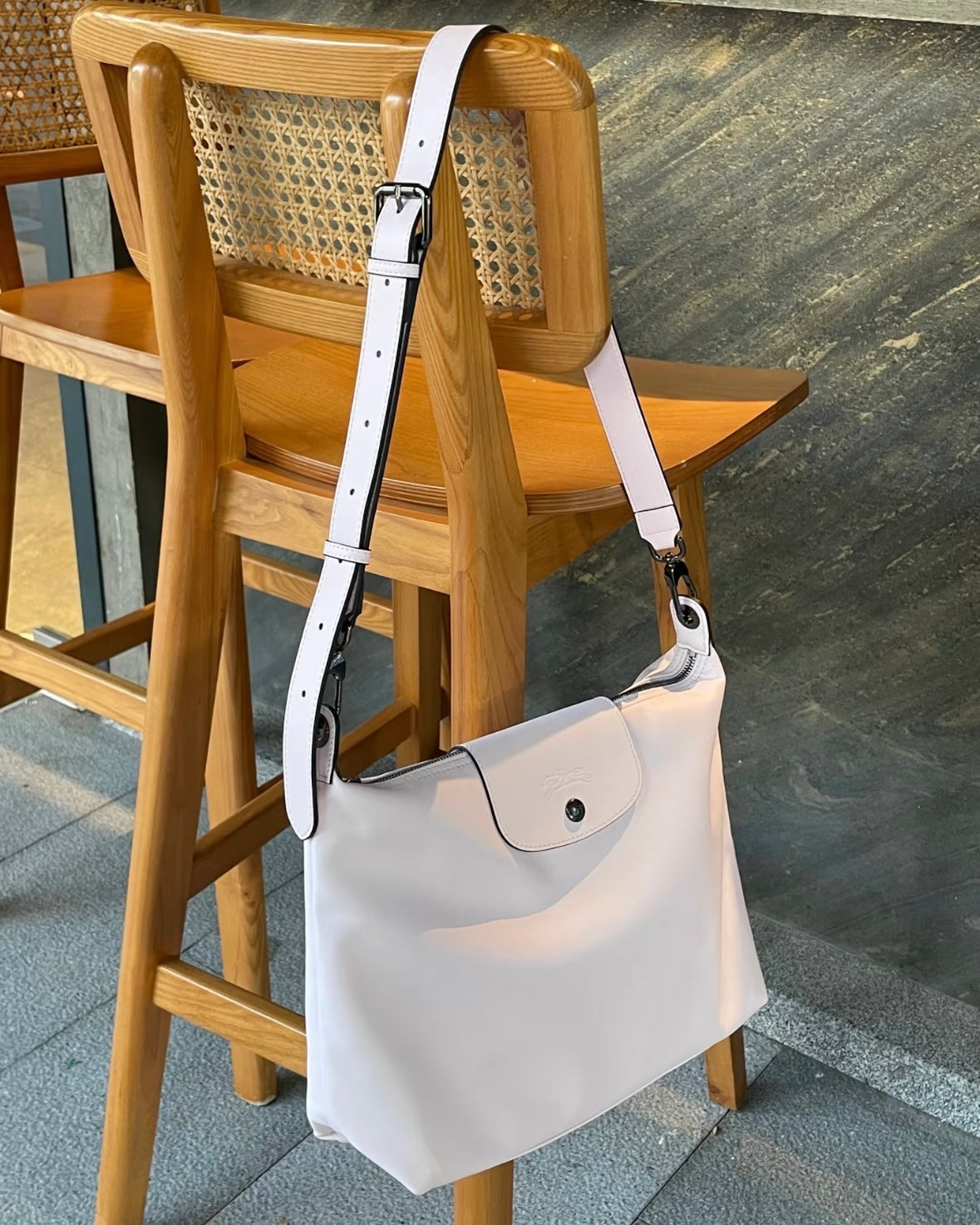 LONGCHAMP Le Pliage Xtra M Hobo Bag 超熱賣真皮系列［超人氣黑色大象灰限量現貨優惠中 完售即止!］