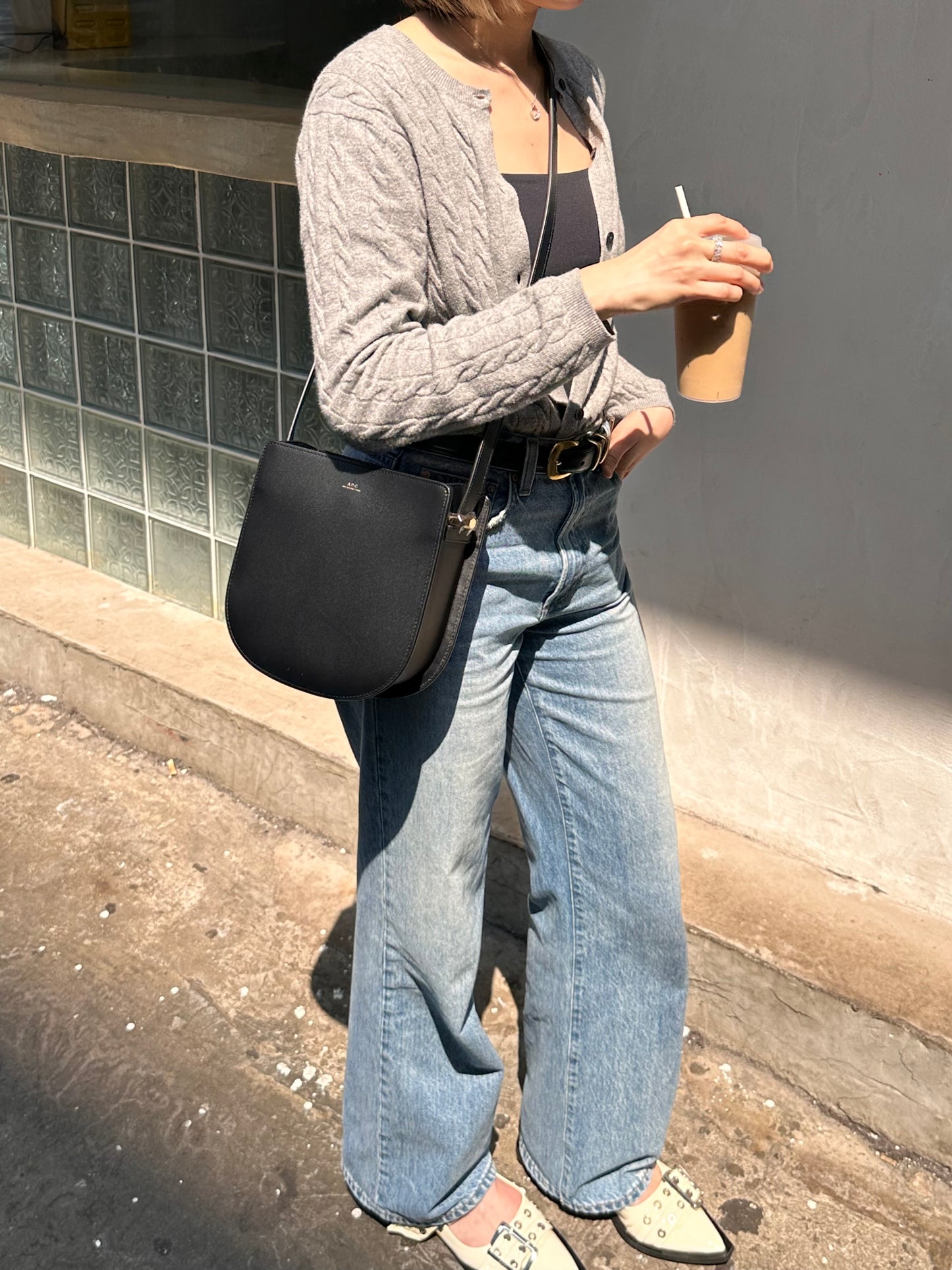 A.P.C. Geneve Shoulder Bag 黑色牛皮 磁石開合［最新上架! 限量現貨優惠中］