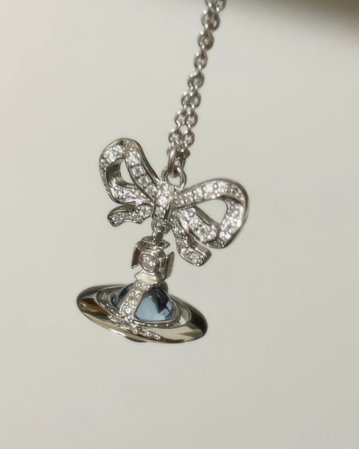 Vivienne Westwood Octavie Pendant Necklace 蝴蝶結星球 100%純銀最熱賣 [冰川藍震撼回歸! IVE直井怜同款]