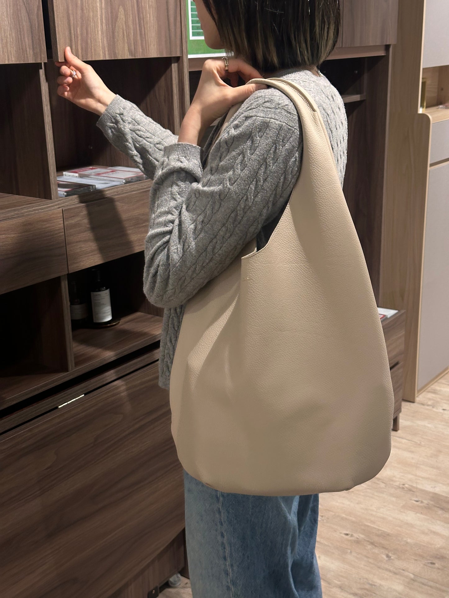 A.P.C. Le Neige Tote Bag 100%真牛皮［多色限時現貨優惠中! 極難補貨!］