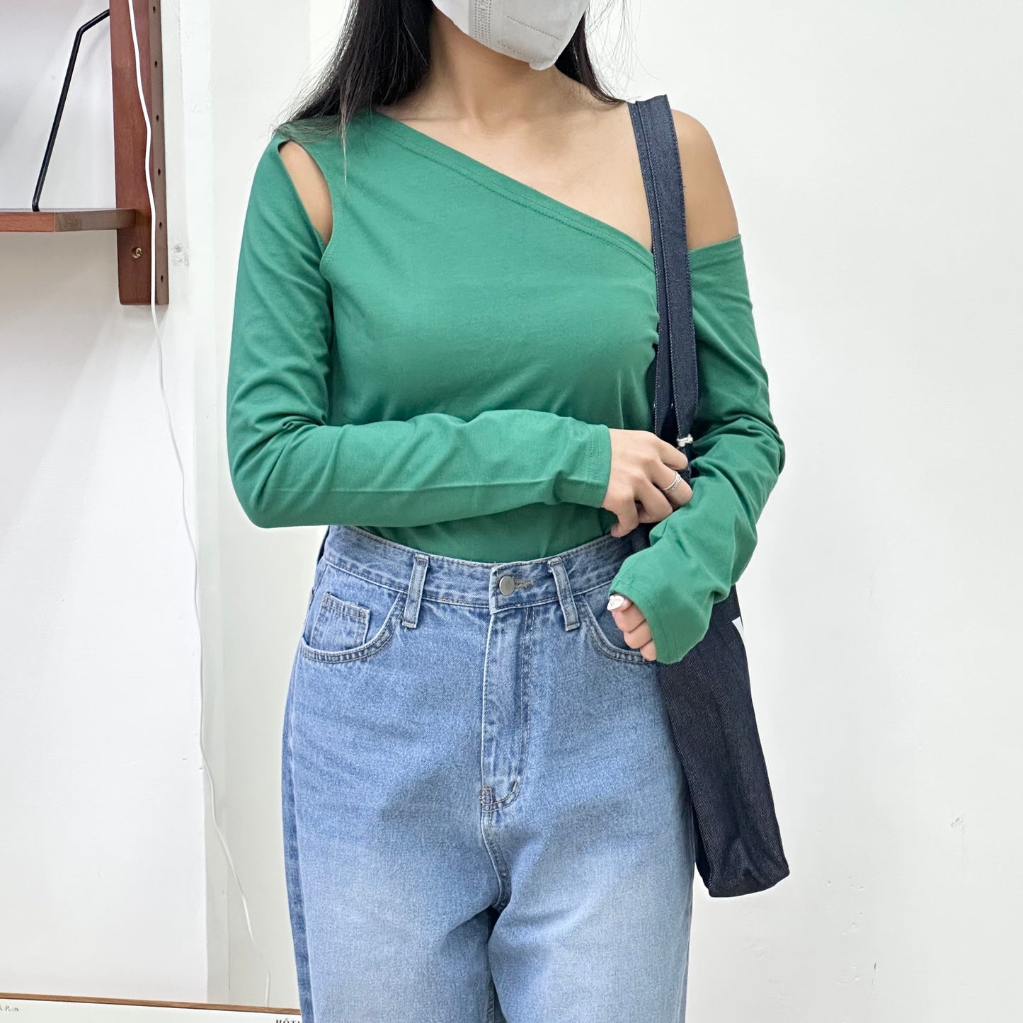 Cut-off One Shoulder Tee [門市搬遷清貨限時優惠$99!]