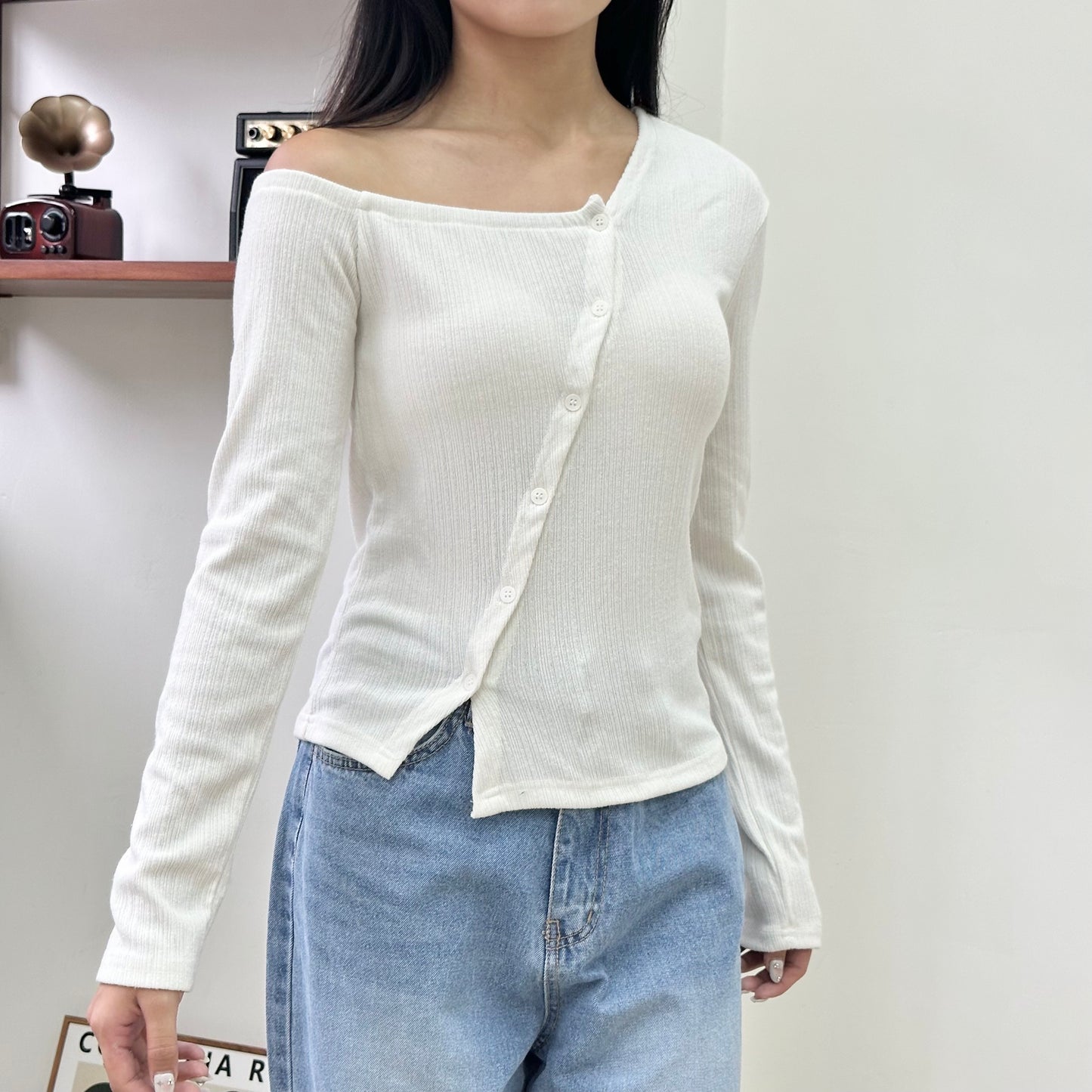Side Buttons One Shoulder Top [門市搬遷清貨限時優惠$99!]