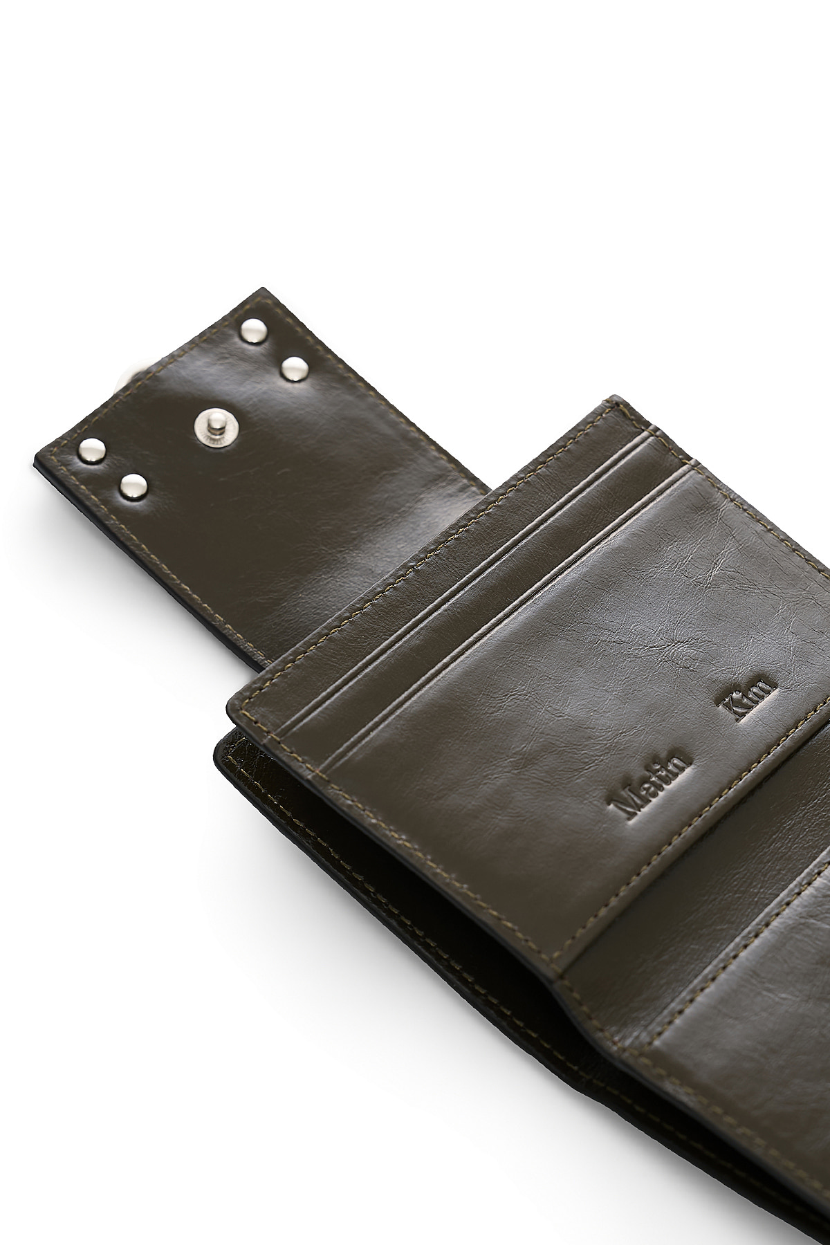 最新韓國選物🇰🇷 Matin Kim Matin Arch Ring Flap Wallet 金屬蓋扣小銀包［經典標誌鐵牌 圓扣個性！］